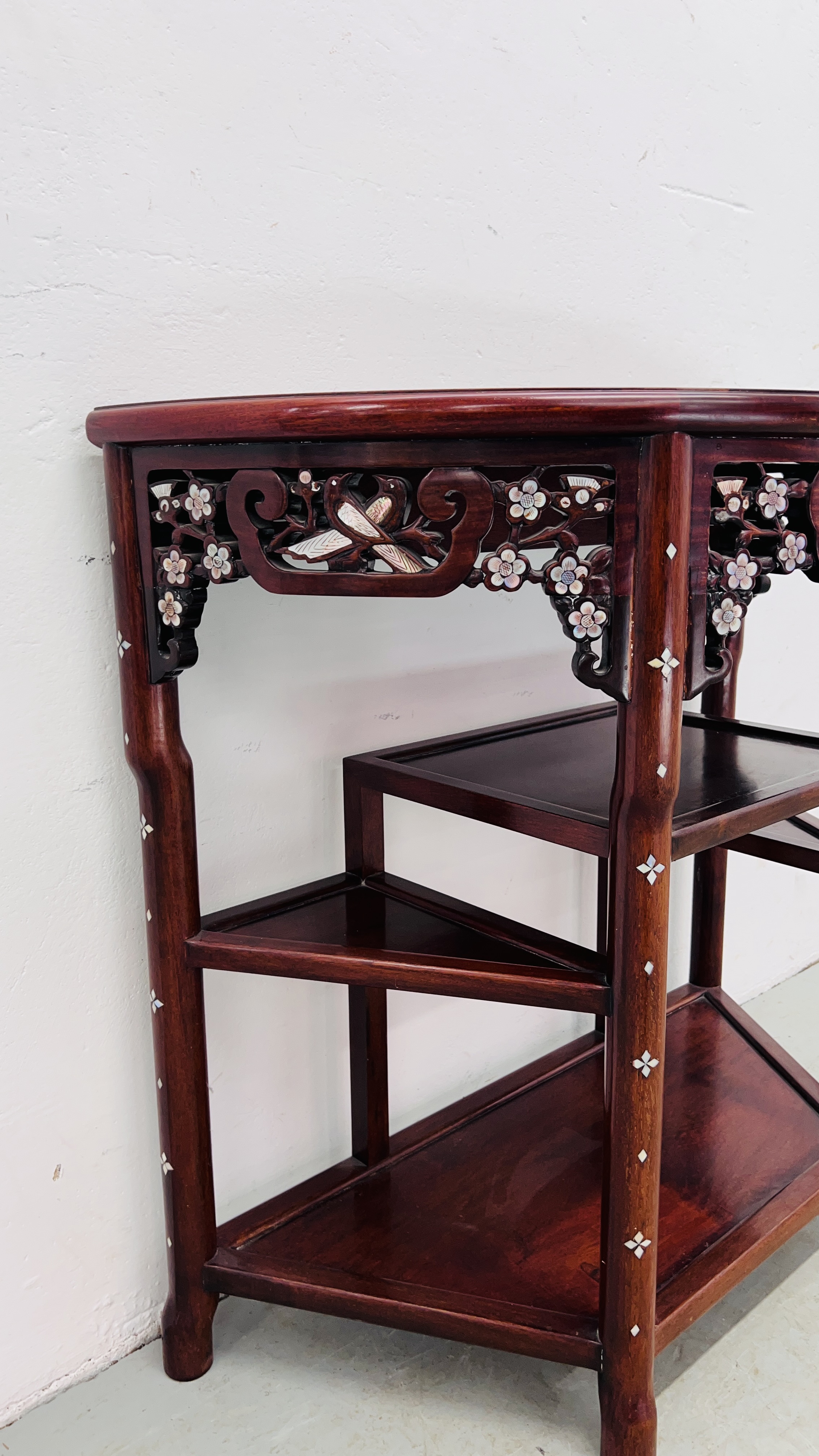 AN ORIENTAL HARDWOOD AND MOTHER OF PEARL INLAID SIDE TABLE WITH SHELF BELOW. - Image 9 of 9