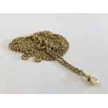 AN ANTIQUE 9CT GOLD FANCY LINK LONG GUARD CHAIN - 156CM.