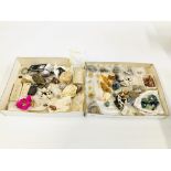 2 TRAYS CONTAINING APPROXIMATELY 60 ROCK, CRYSTAL POLISHED STONE, FOSSIL AND SHARK TEETH EXAMPLES.