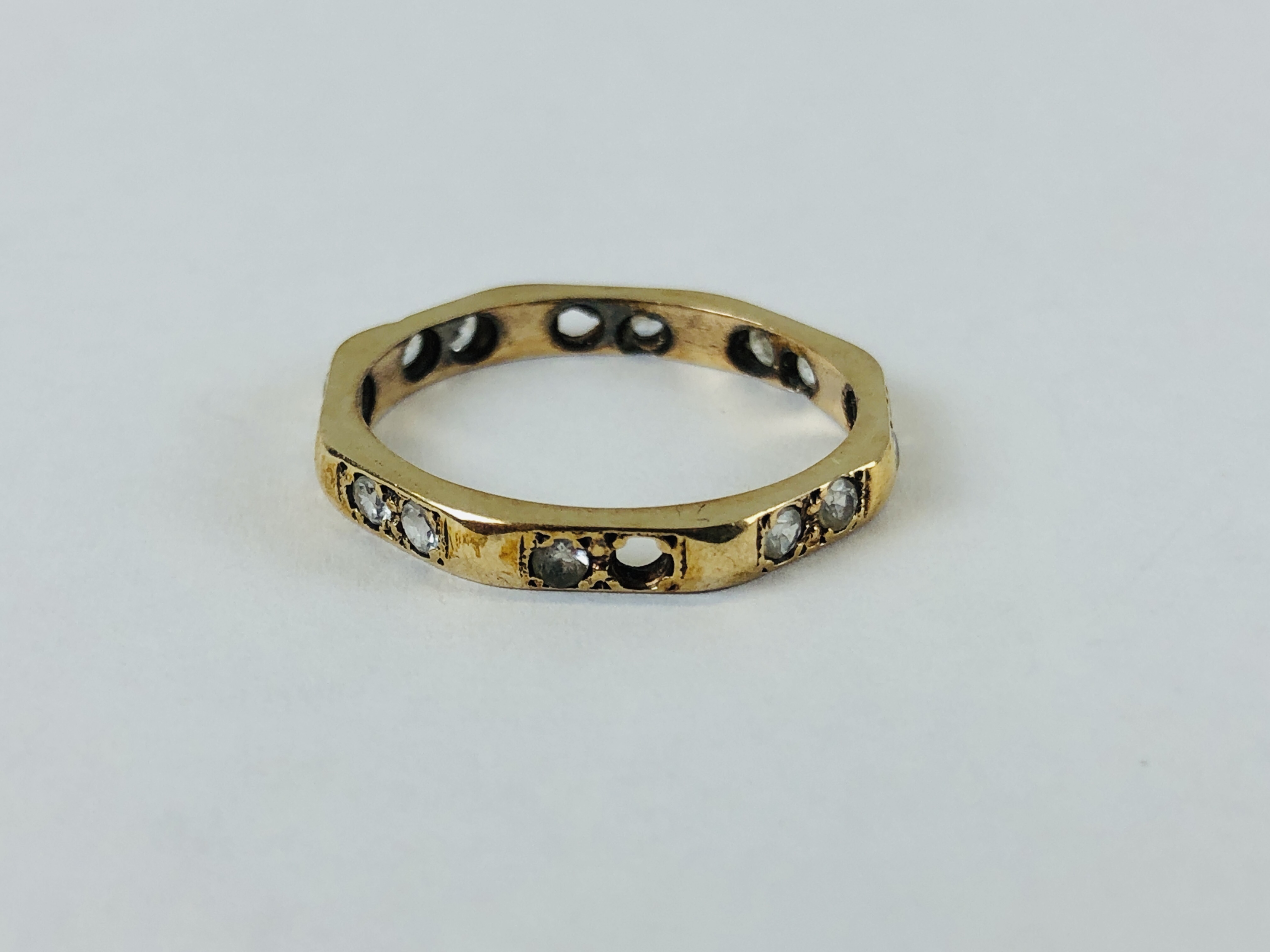 A 9CT GOLD DIAMOND ETERNITY RING (2 STONES MISSING) - Image 4 of 7