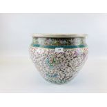 A LARGE ORIENTAL JARDENIERE / PLANTER DECORATED WITH BUTTERFLIES AND BLOSSOM - H 31CM X DIAMETER