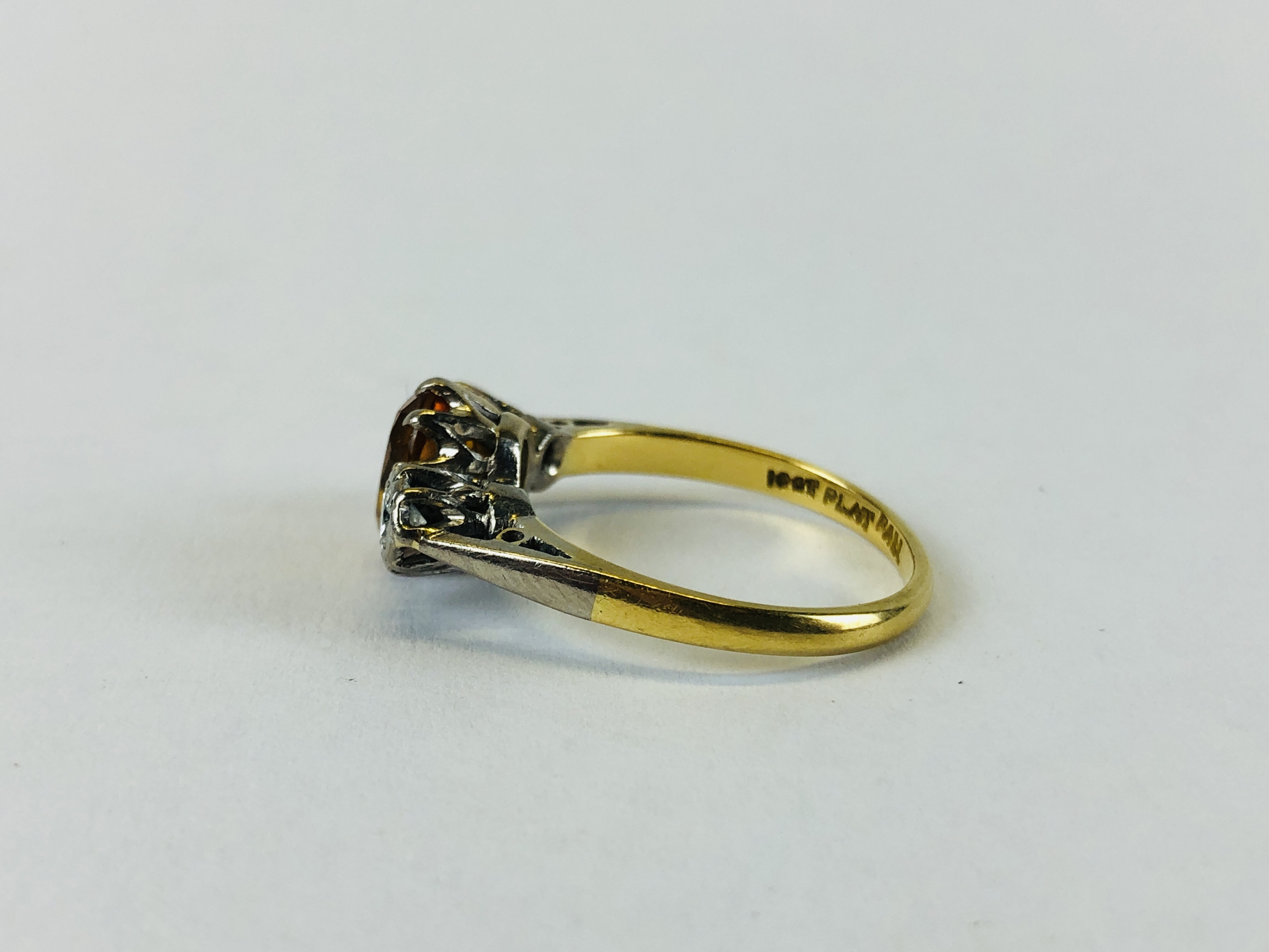 A VINTAGE RING STAMPED 18CT PLAT SET WITH A CENTRAL OVAL CITRINE, - Image 5 of 9