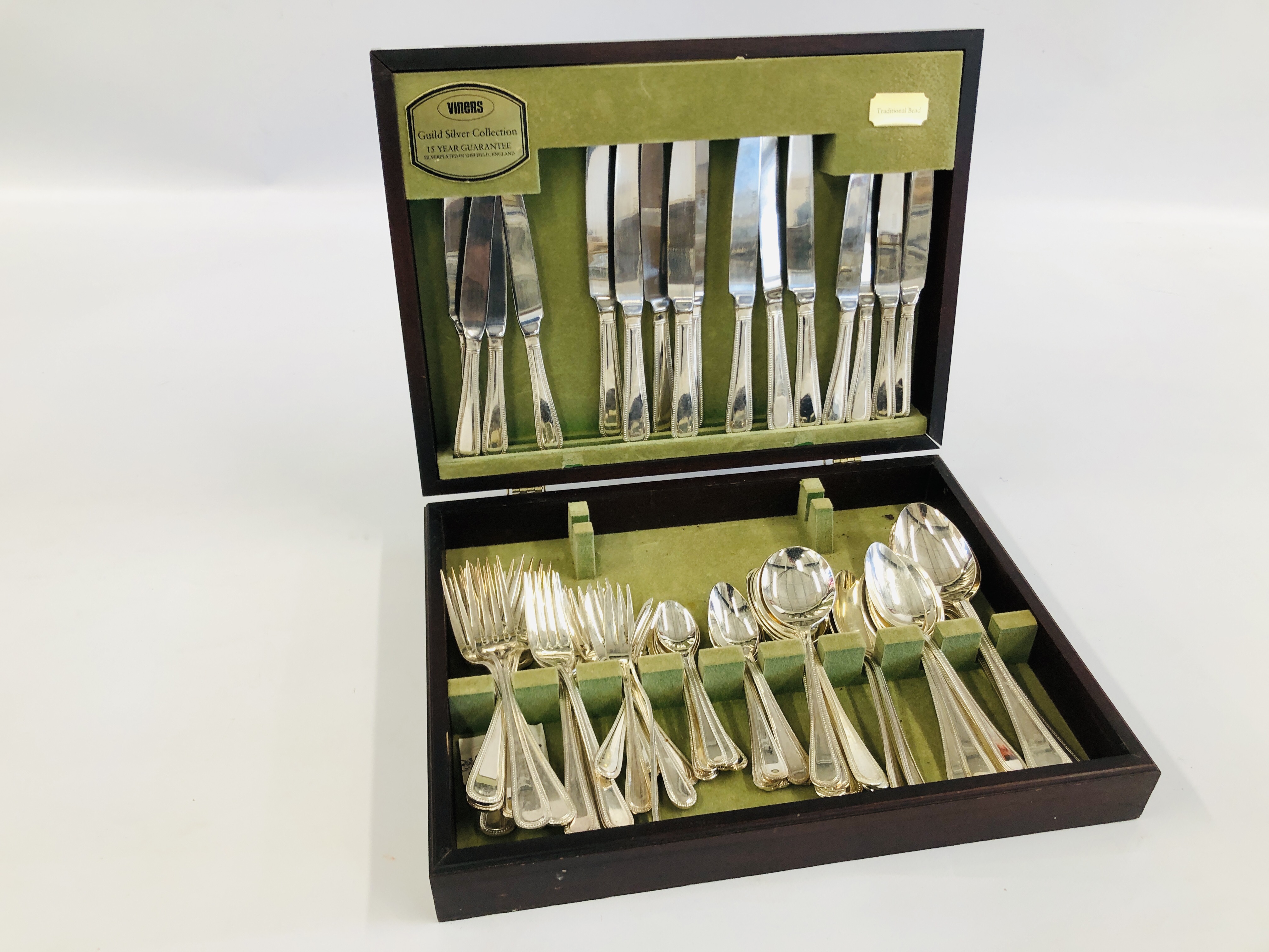 A VINERS TRADITIONAL BEAD CANTEEN OF CUTLERY