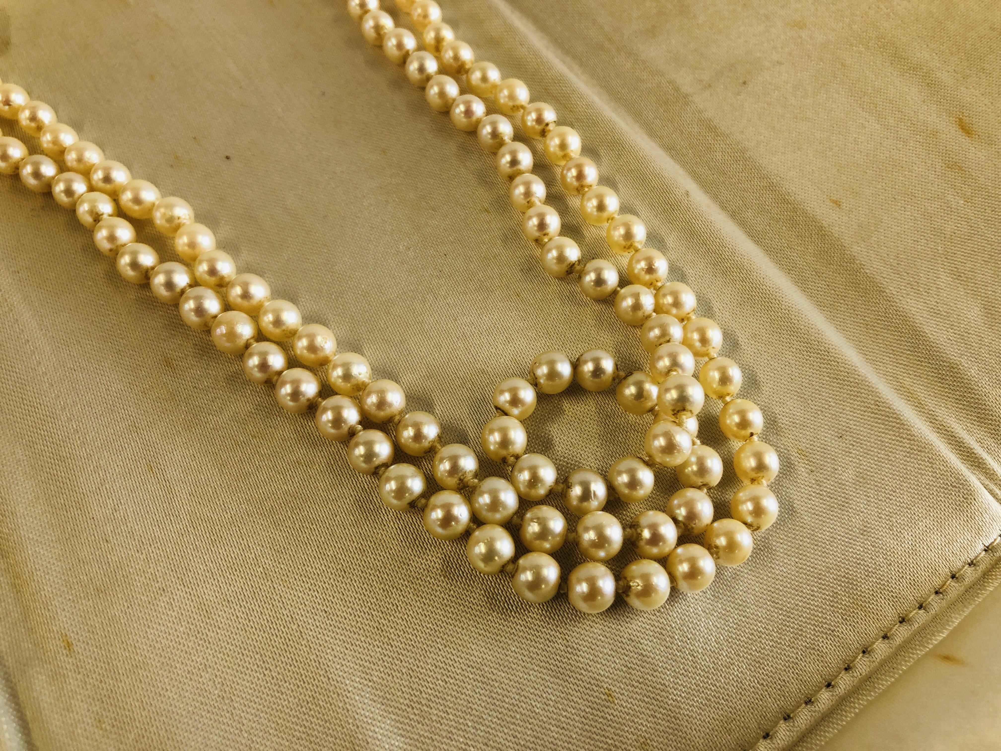 A VINTAGE DOUBLE ROW PEARL NECKLACE BY "MIKIMOTO" ALONG WITH AN ORIGINAL VINTAGE MIKIMOTO SILK - Image 2 of 6