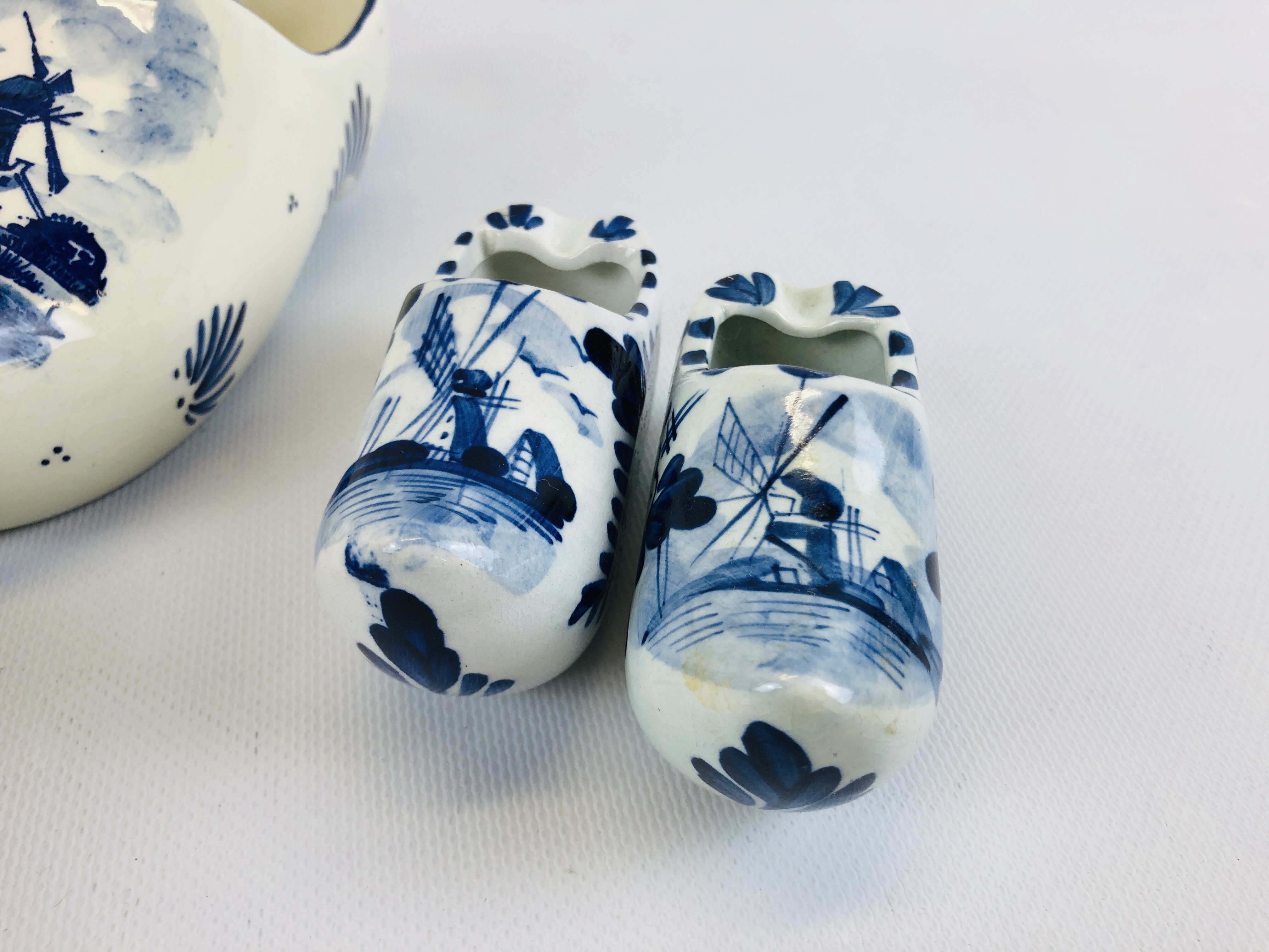 A GROUP OF ASSORTED DELFT CLOGS TO INCLUDE SOME PAIRS. - Image 3 of 10