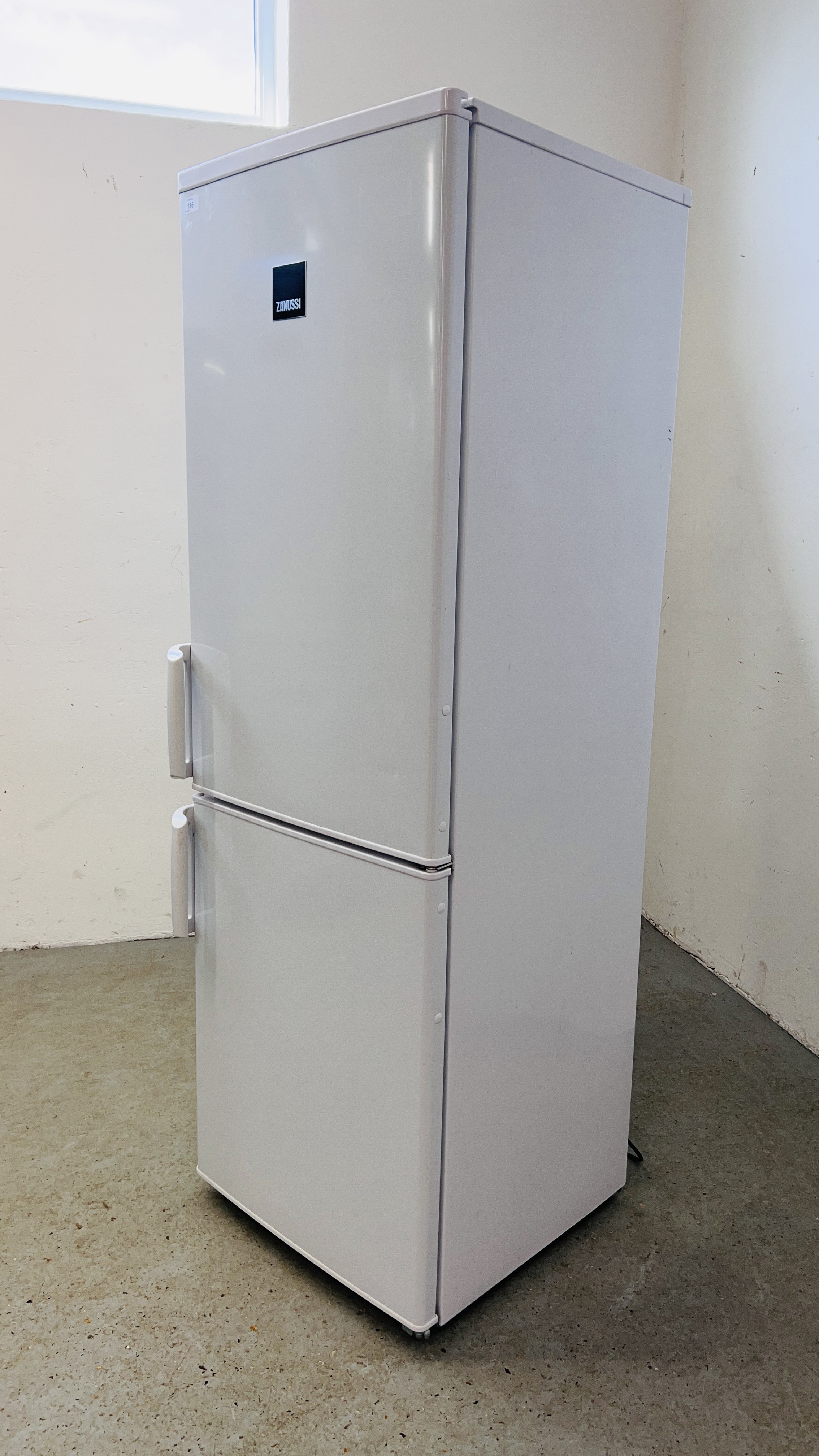 ZANUSSI FRIDGE FREEZER - SOLD AS SEEN. - Image 6 of 8