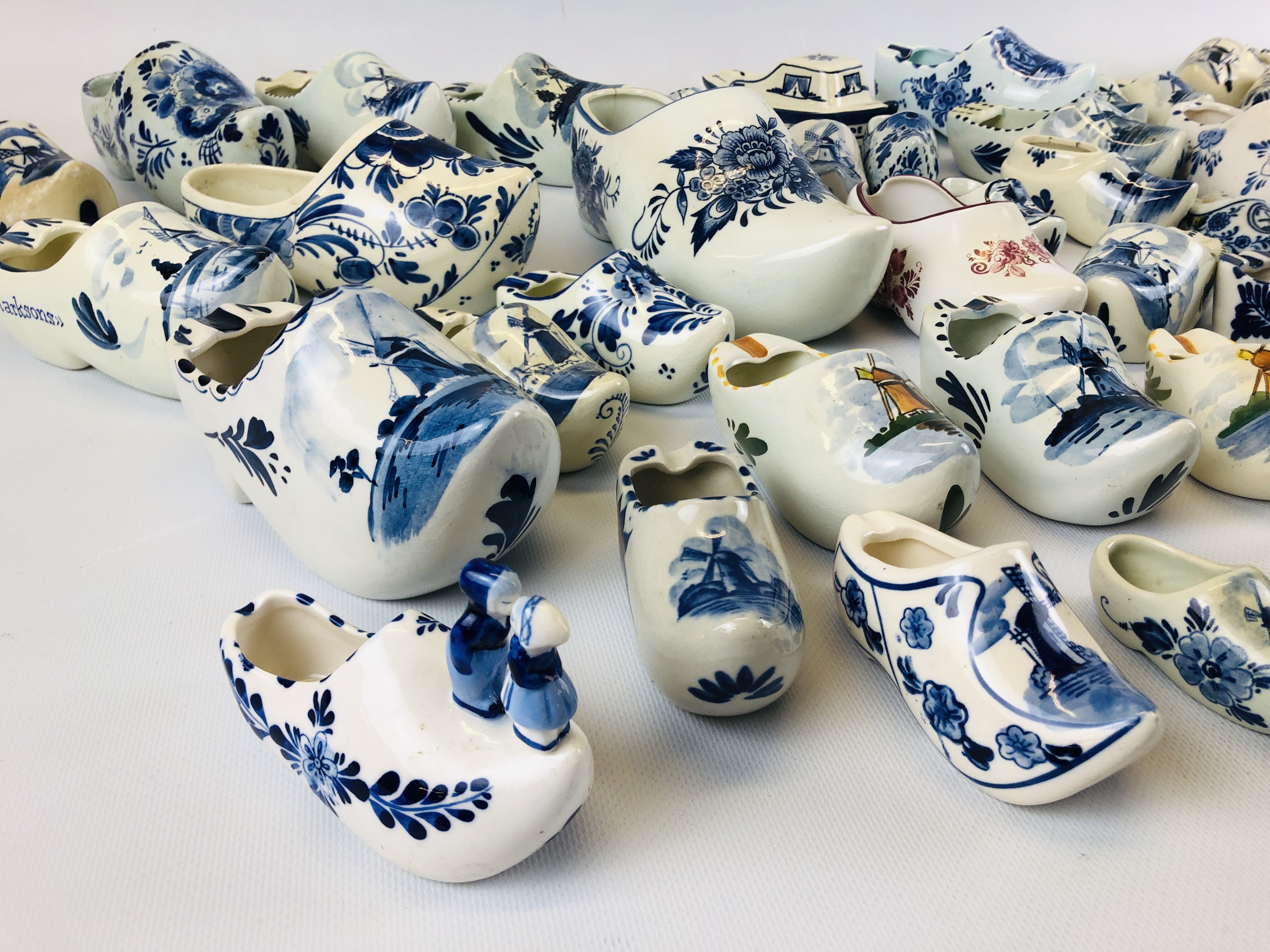 AN EXTENSIVE COLLECTION OF DELFT SINGLE CLOGS. - Image 2 of 9