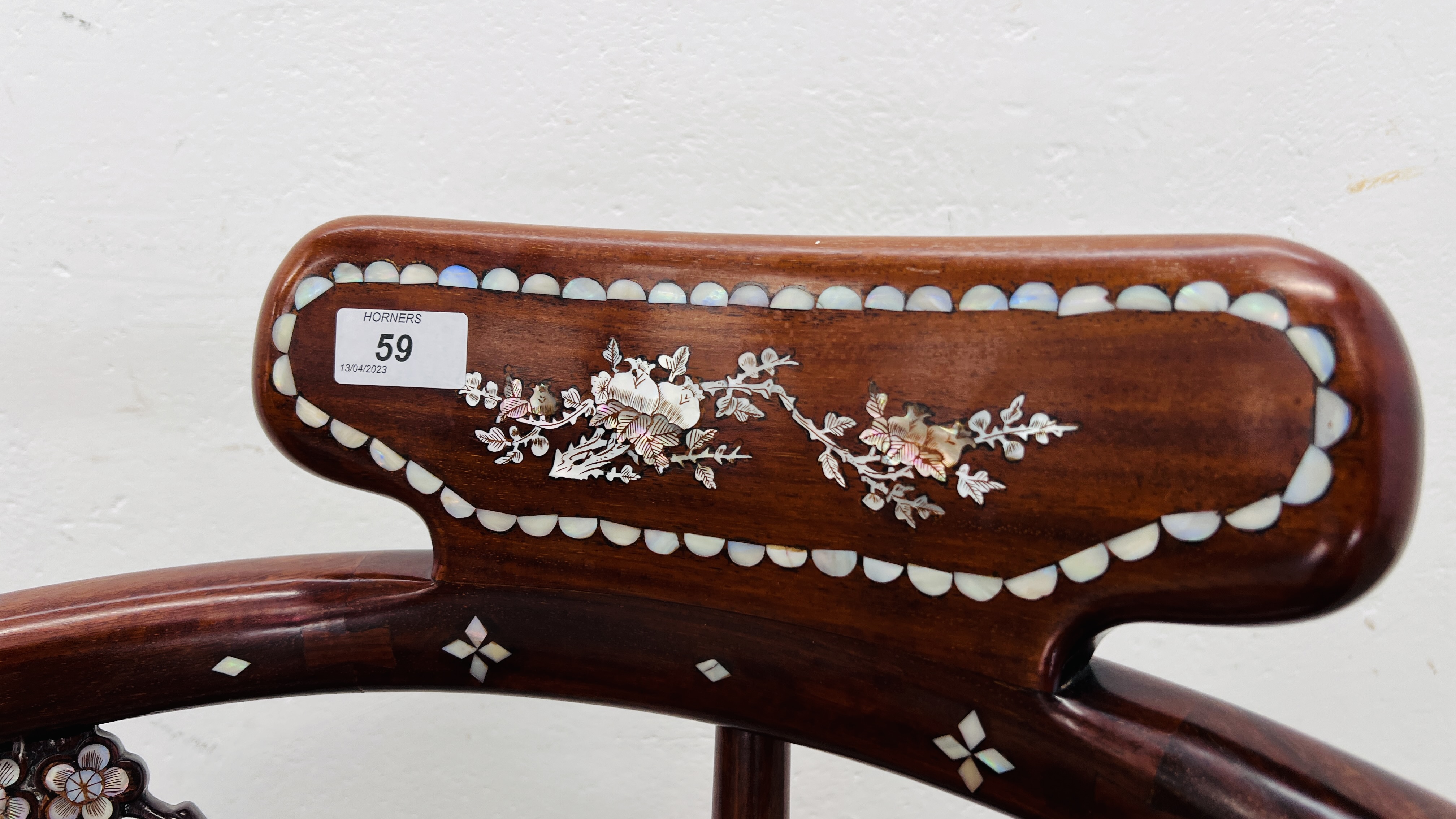 A PAIR OF ORIENTAL HARDWOOD AND MOTHER OF PEARL INLAID CORNER CHAIRS. - Image 4 of 14
