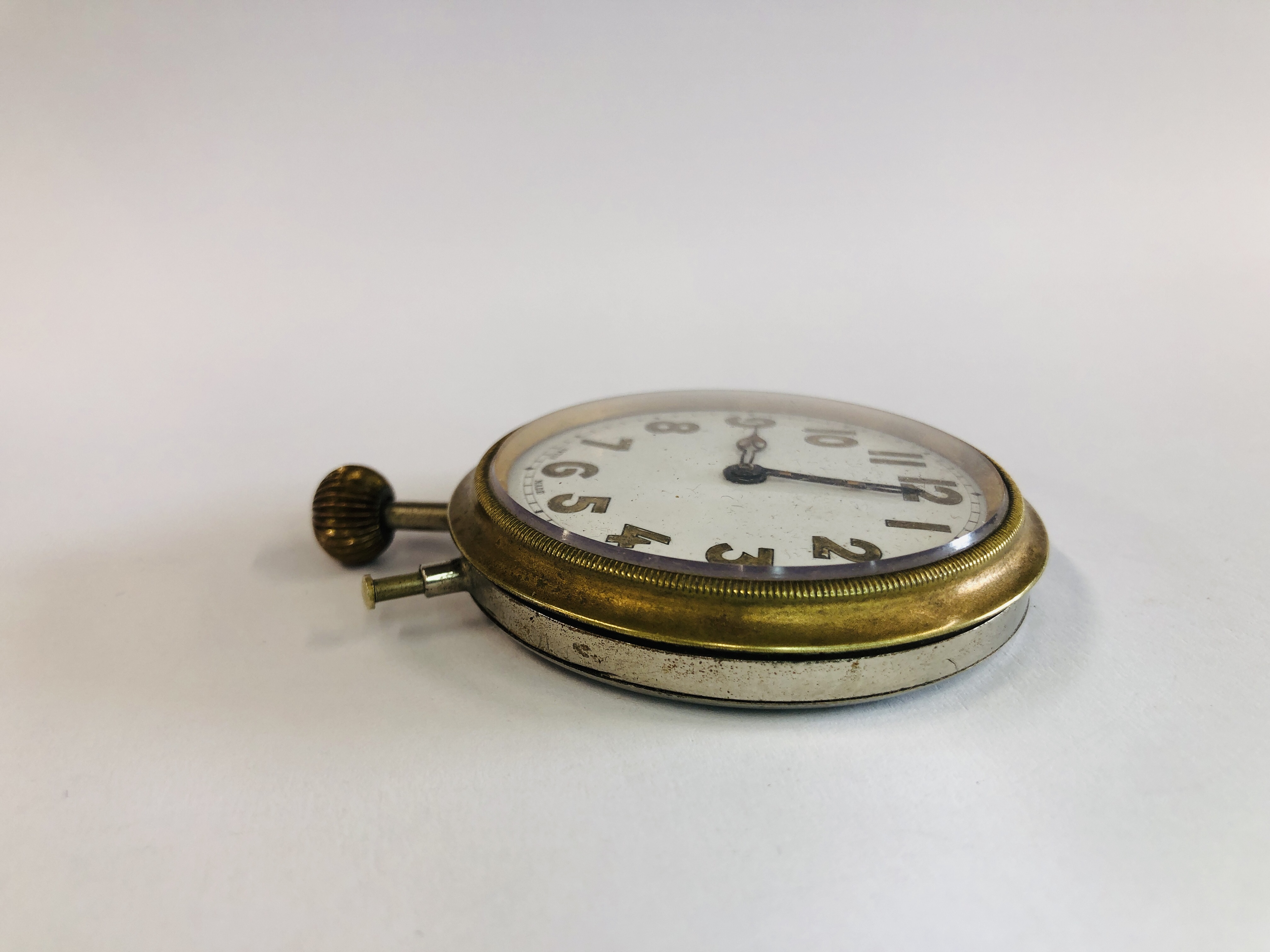 A VINTAGE SWISS MADE POCKET WATCH WITH ENAMEL DIAL. - Image 5 of 6