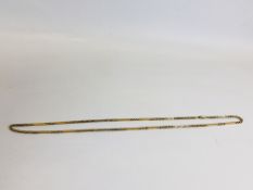 A 9CT GOLD SQUARE LINK AND BATON NECKLACE LENGTH 77CM.