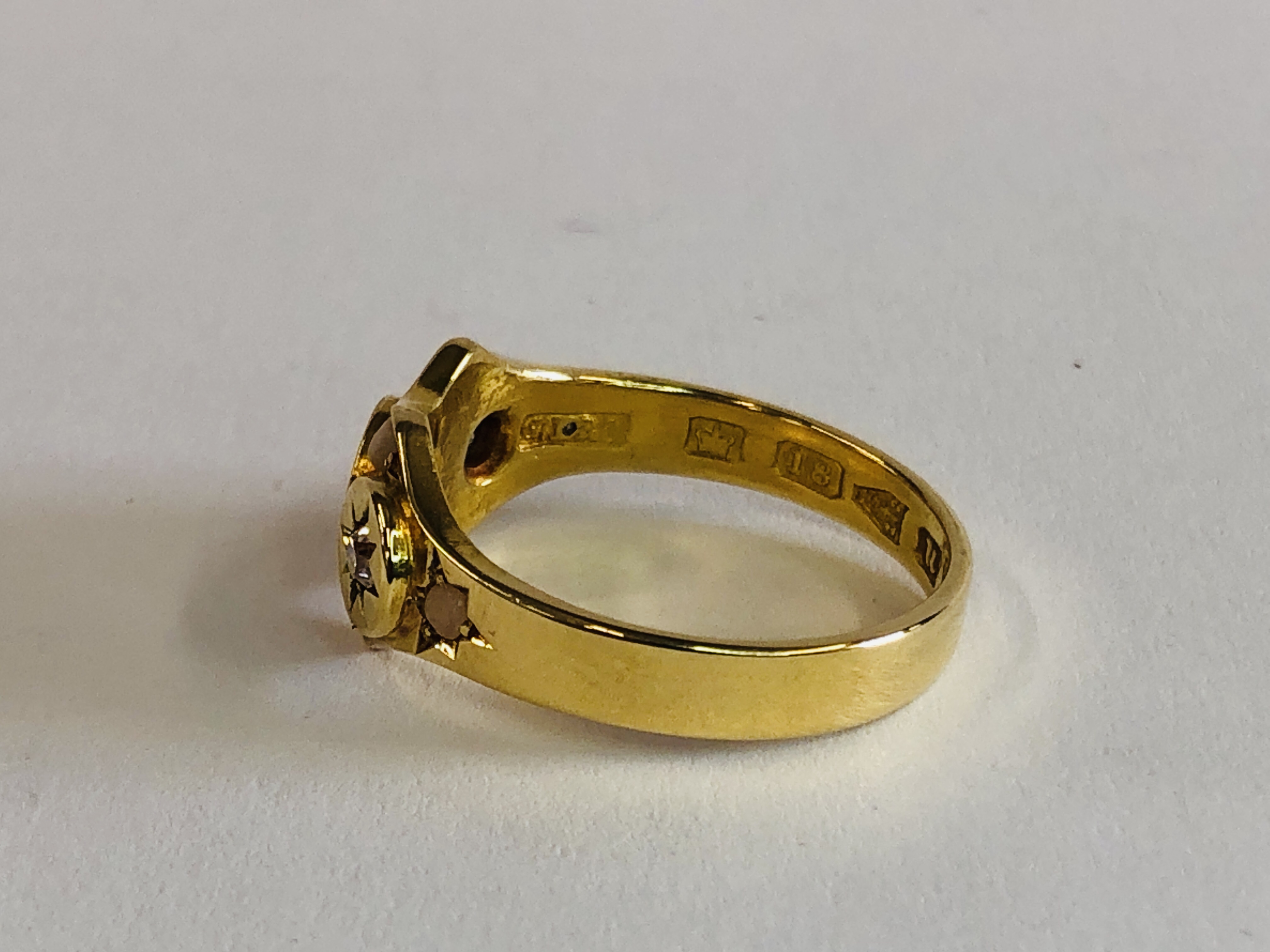 AN ANTIQUE 18CT GOLD DIAMOND AND CORAL RING, CHESTER 1883. - Image 4 of 7