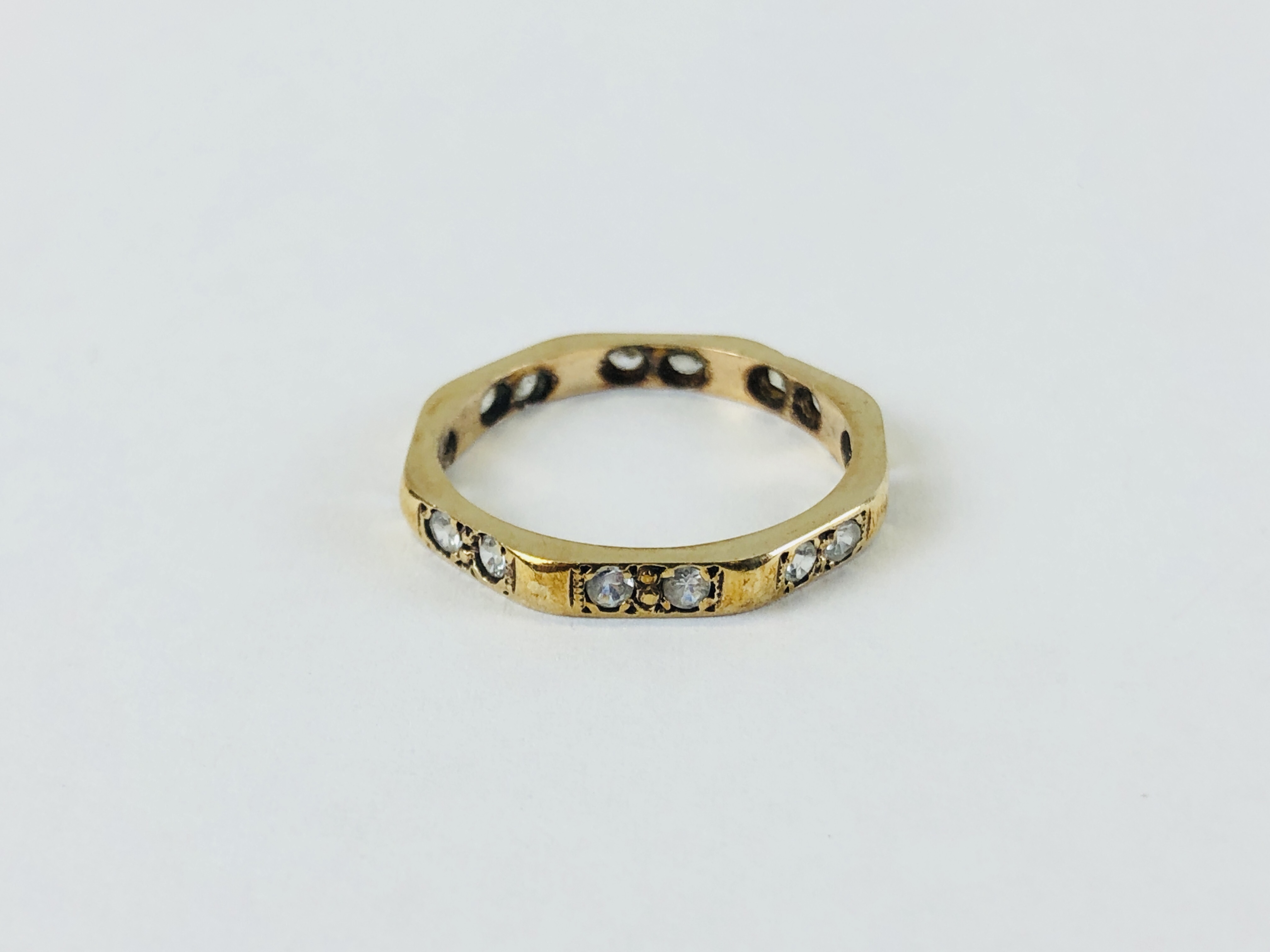 A 9CT GOLD DIAMOND ETERNITY RING (2 STONES MISSING) - Image 3 of 7