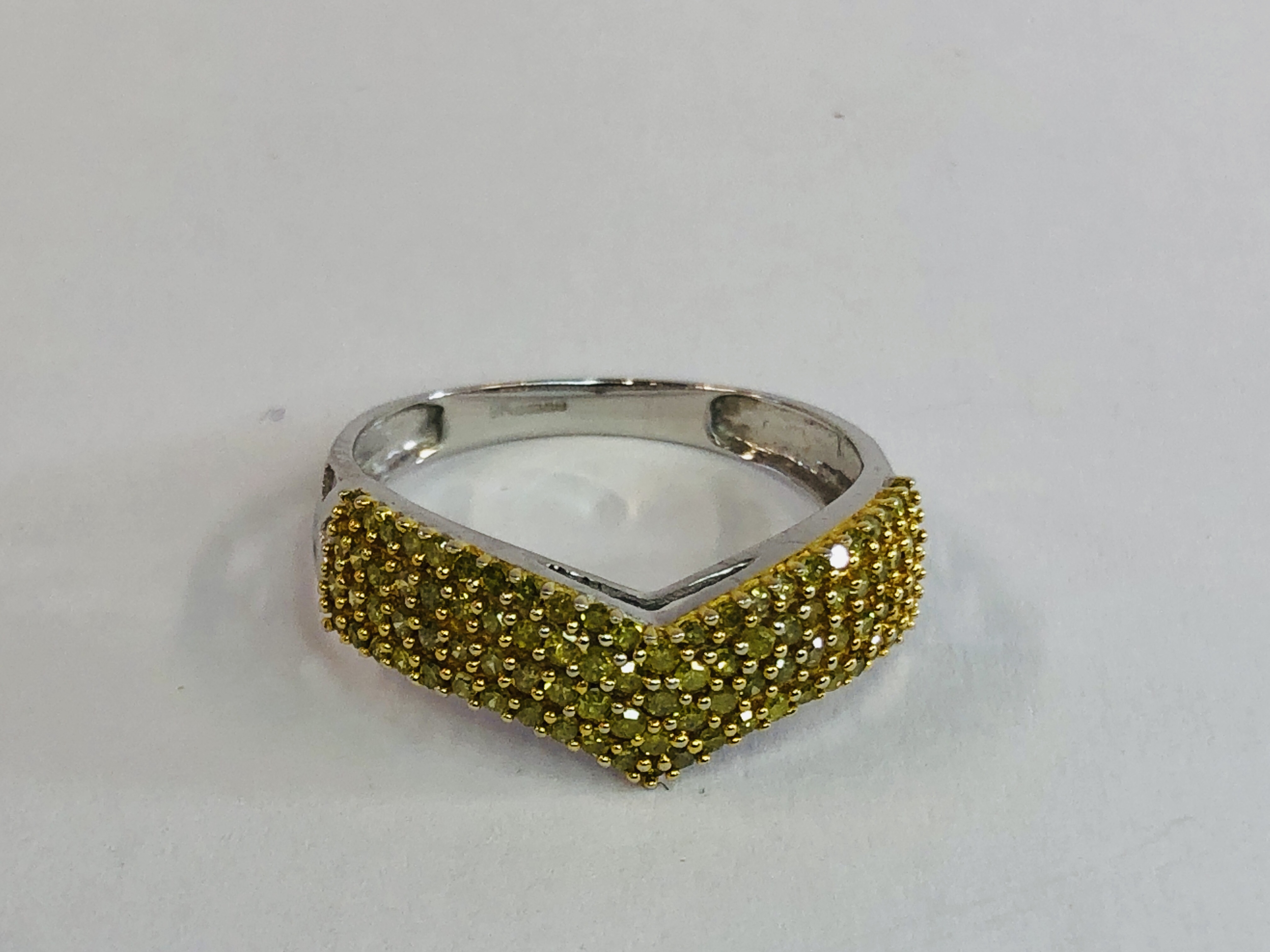 AN UNUSUAL DESIGNER 9CT WHITE GOLD WISHBONE RING SET WITH YELLOW DIAMONDS. - Image 3 of 7