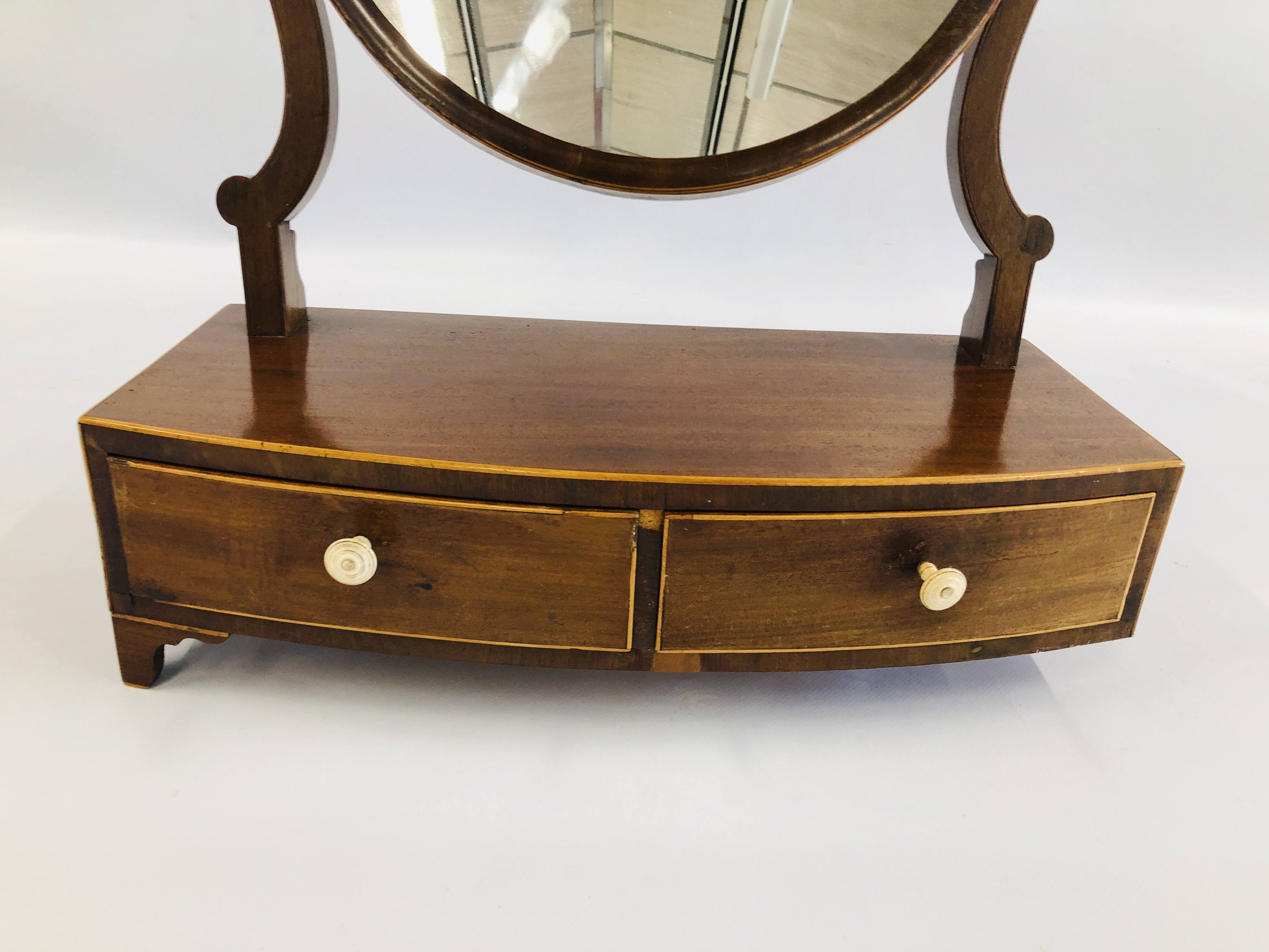 ANTIQUE DRESSING TABLE MIRROR. - Image 2 of 10