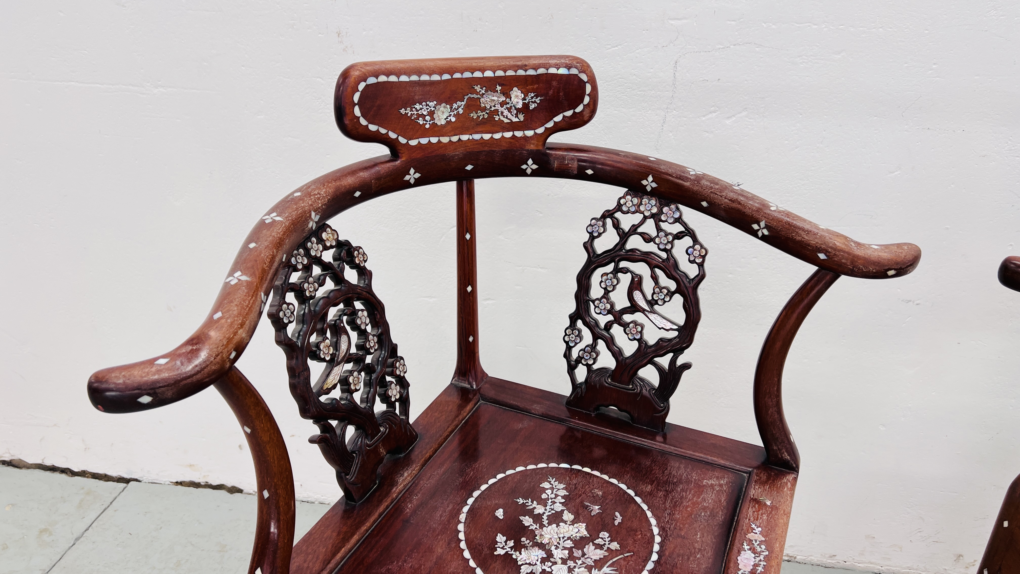 A PAIR OF ORIENTAL HARDWOOD AND MOTHER OF PEARL INLAID CORNER CHAIRS. - Image 12 of 14