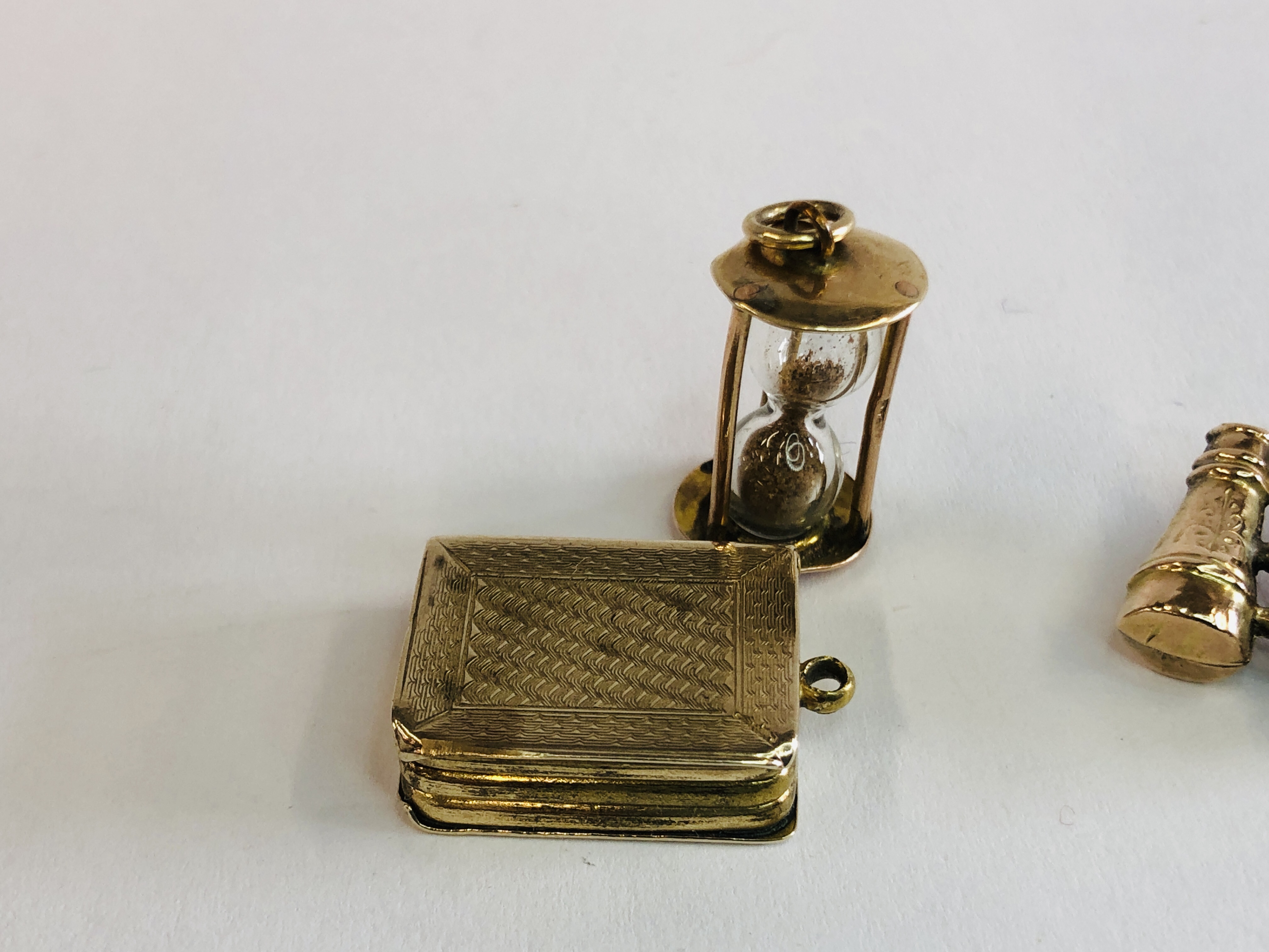 3 X ANTIQUE CHARMS TO INCLUDE 9CT GOLD, ROSE GOLD BINOCULARS, - Image 5 of 6