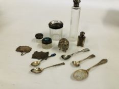 A GROUP OF VINTAGE SILVER LIDDED DRESSING TABLE JARS TO INCLUDE AN ENAMELLED EXAMPLE ALONG WITH