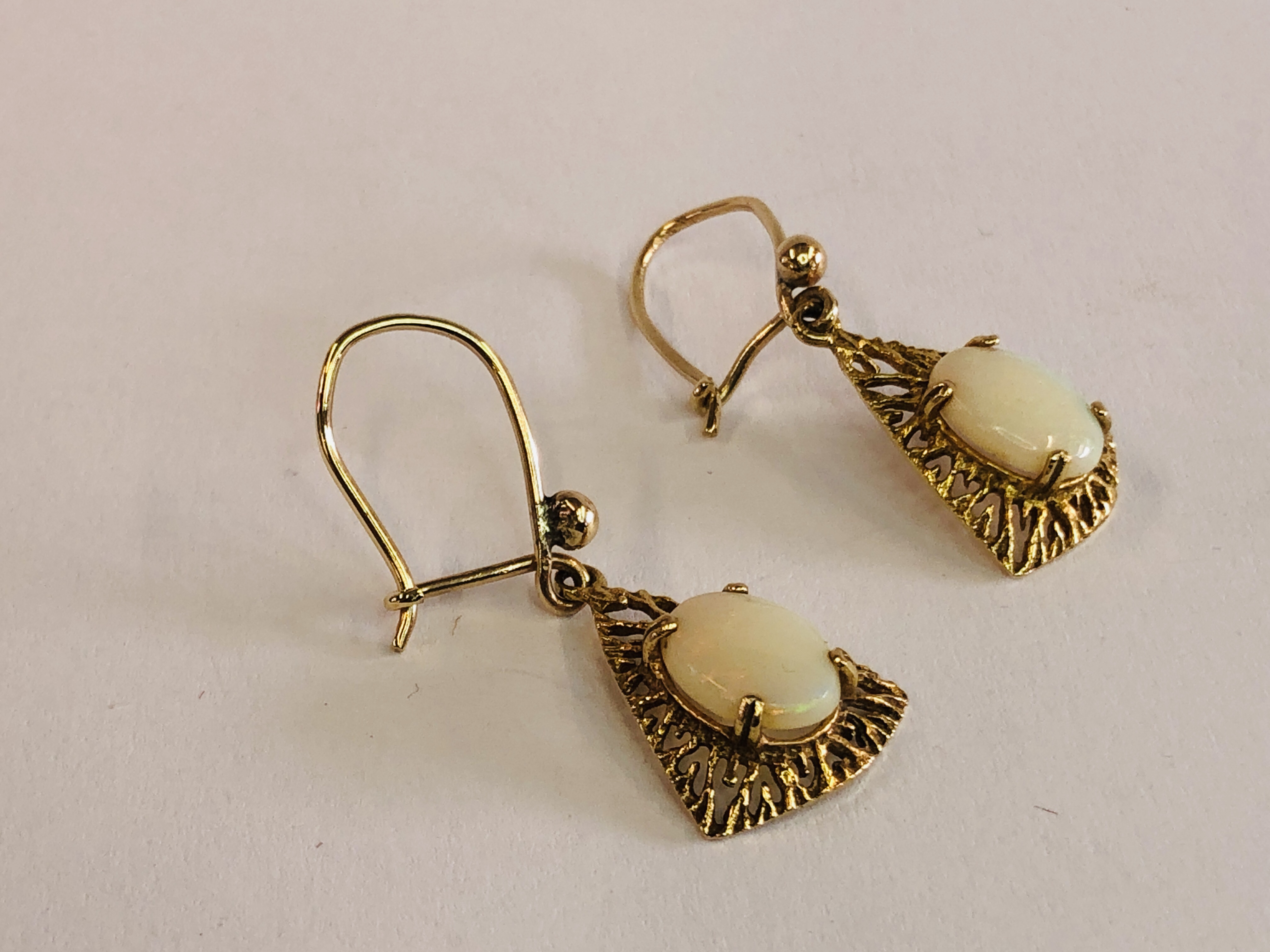 A PAIR OF DESIGNER 9CT GOLD OPAL EARRINGS. - Image 5 of 7