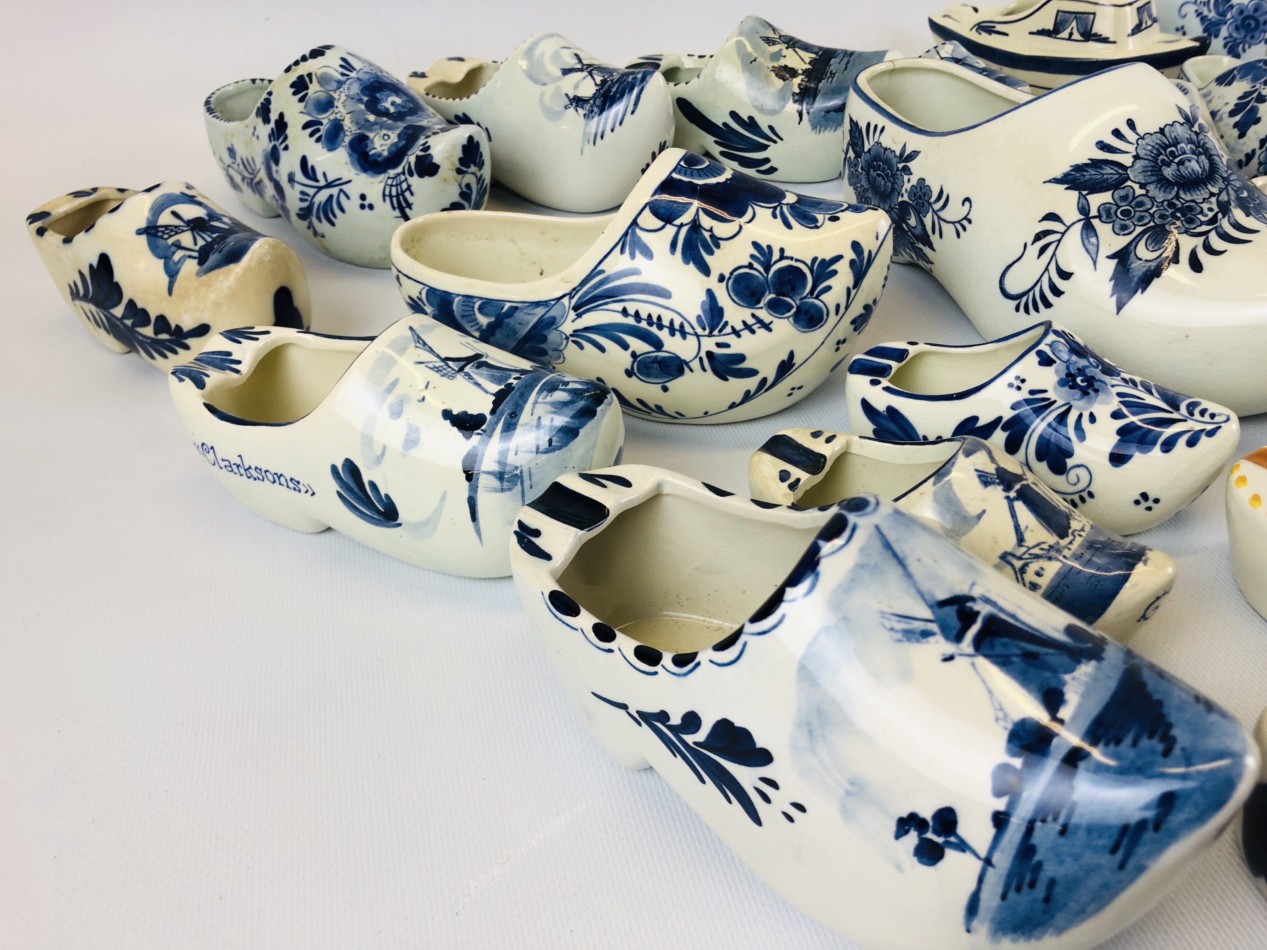 AN EXTENSIVE COLLECTION OF DELFT SINGLE CLOGS. - Image 3 of 9