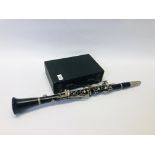 A VINTAGE CLARINET MARKED REGENT "BOOSEY & HAWKES" 64150 IN A FITTED HARD CASE MARKED D.