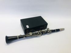 A VINTAGE CLARINET MARKED REGENT "BOOSEY & HAWKES" 64150 IN A FITTED HARD CASE MARKED D.