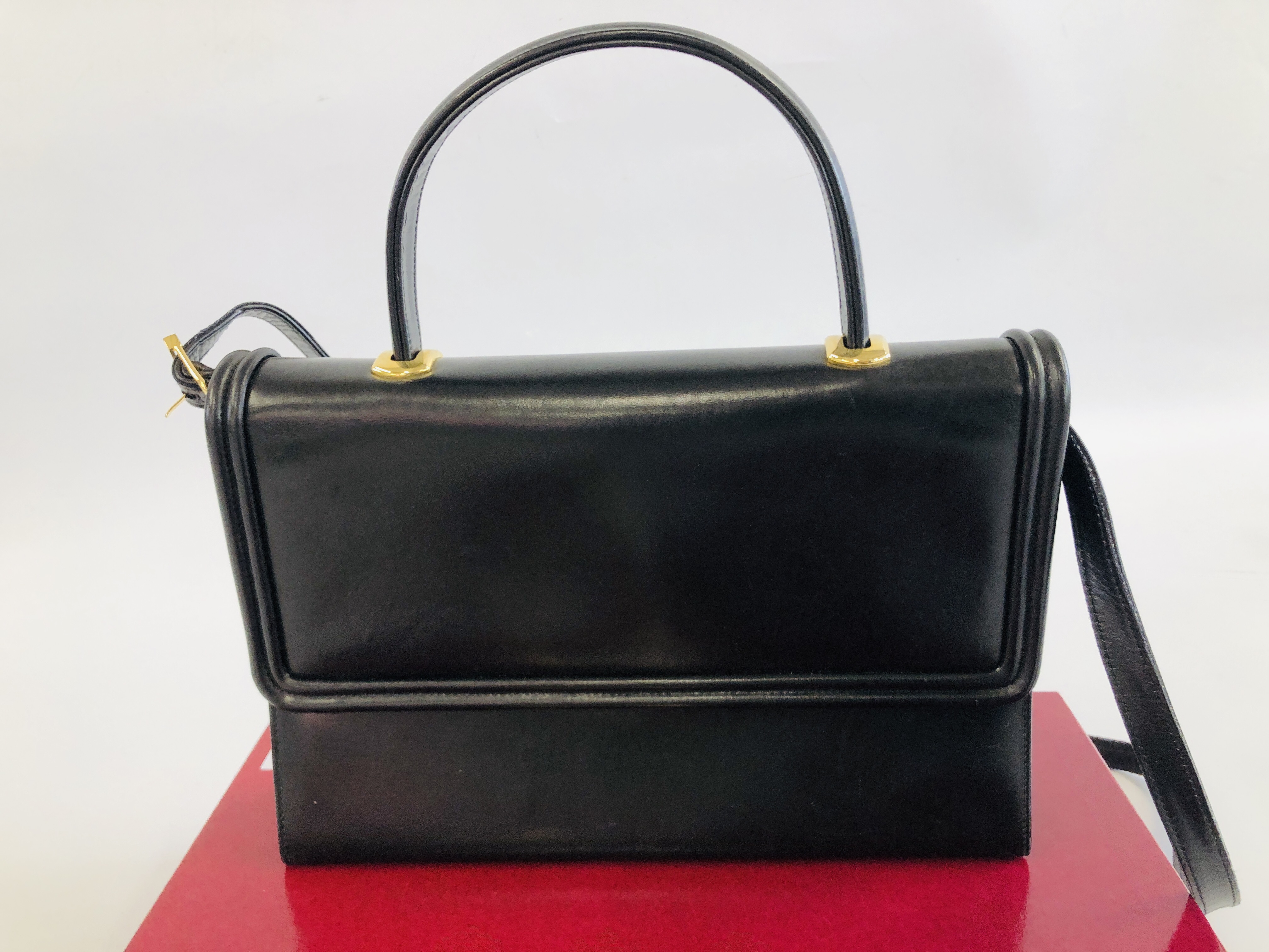 AN ASPREYS OF LONDON BLACK LEATHER BAG IN ORIGINAL BOX. - Image 2 of 6