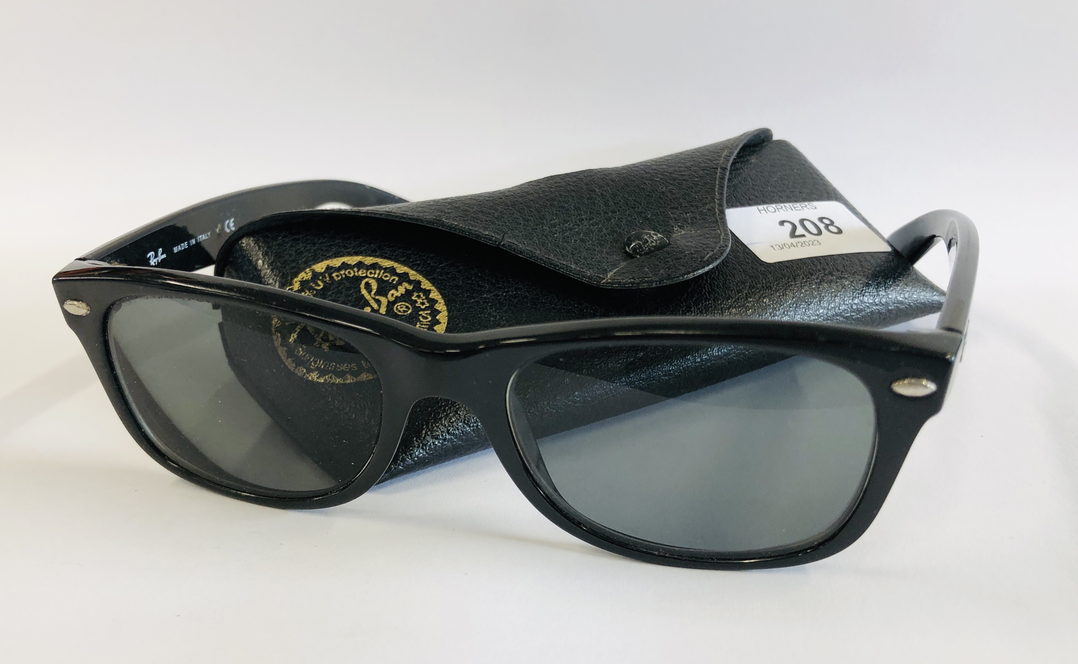 A PAIR OF PRESCRIPTION SUNGLASSES MARKED RAY-BAN RB2132 WITH CASE - Image 2 of 7