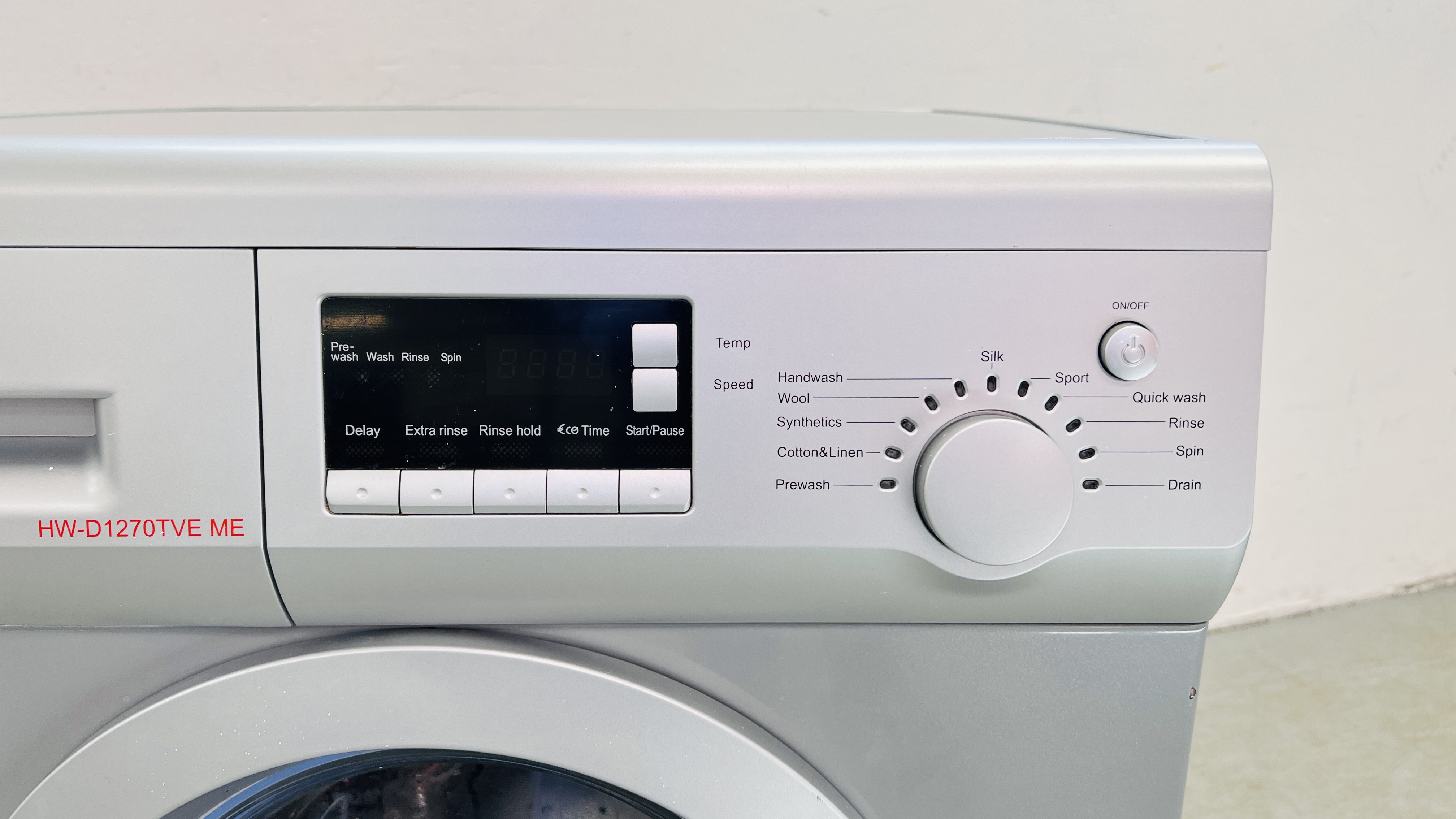 A HAIER SILVER FINISH WASHING MACHINE - SOLD AS SEEN. - Image 2 of 6