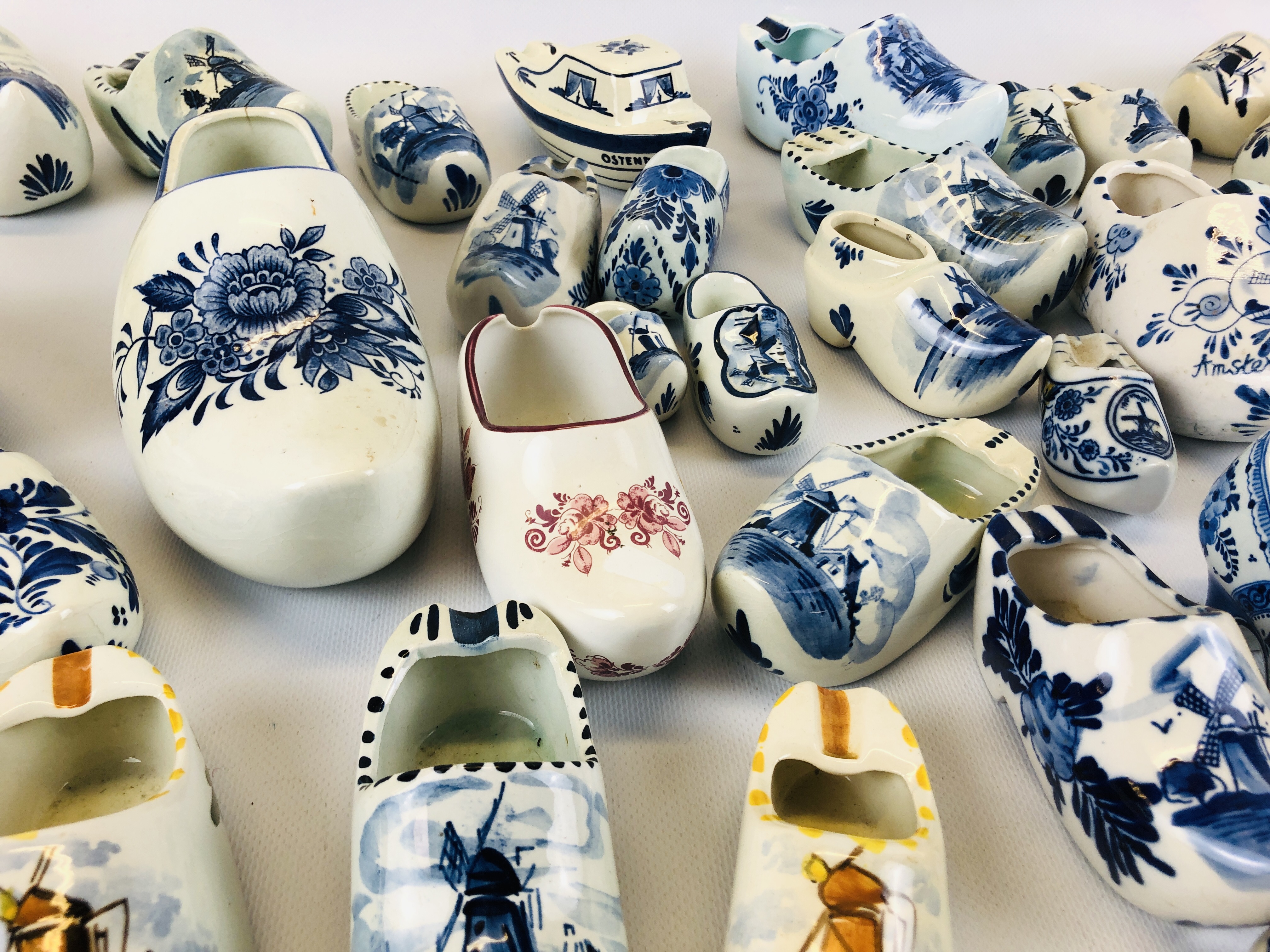 AN EXTENSIVE COLLECTION OF DELFT SINGLE CLOGS. - Image 6 of 9