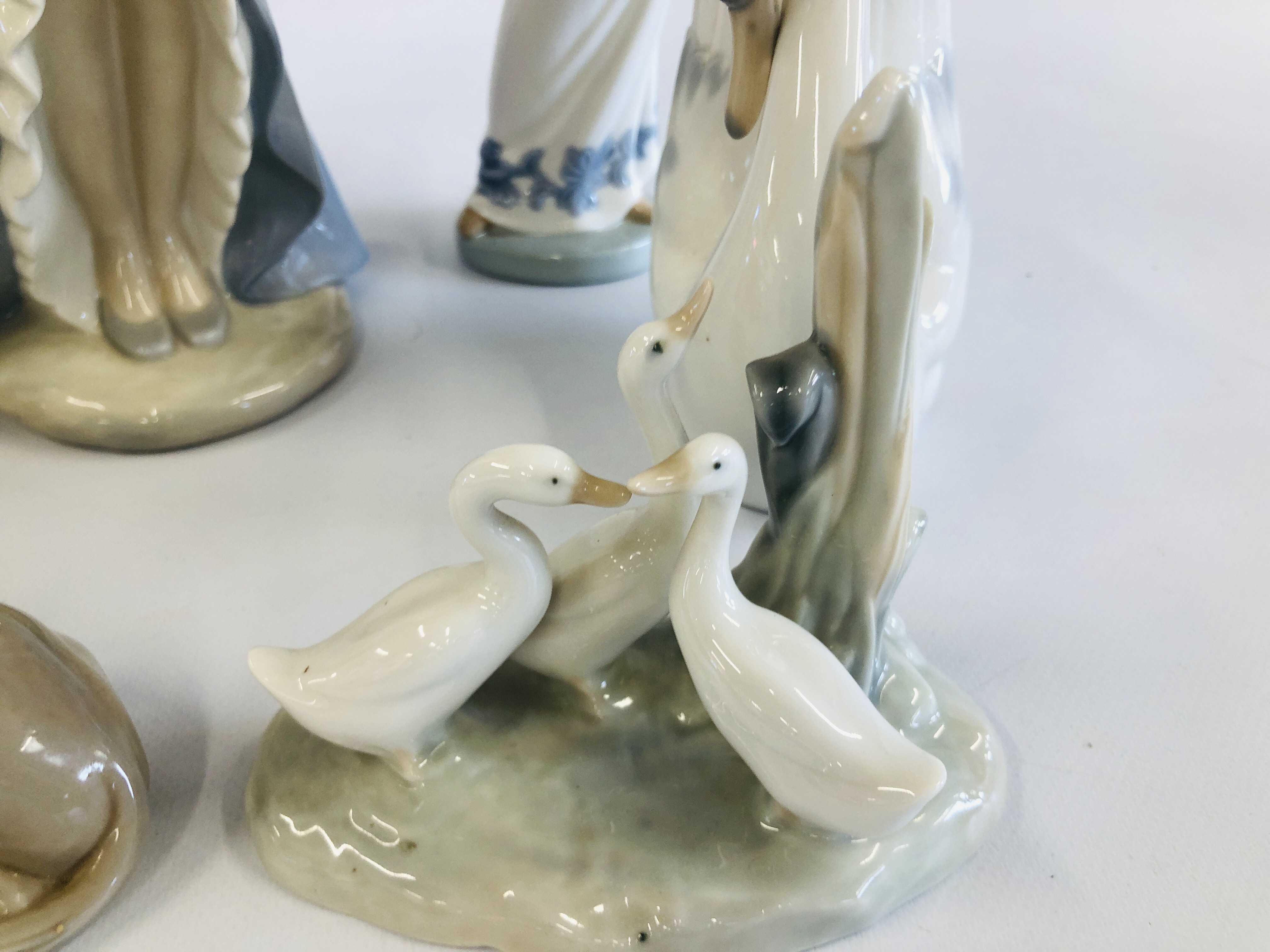 A GROUP OF 5 NAO FIGURES TO INCLUDE 3 GEESE BY A STUMP, SWAN BUD VASE, SEATED GIRL IN HAT, - Image 2 of 9