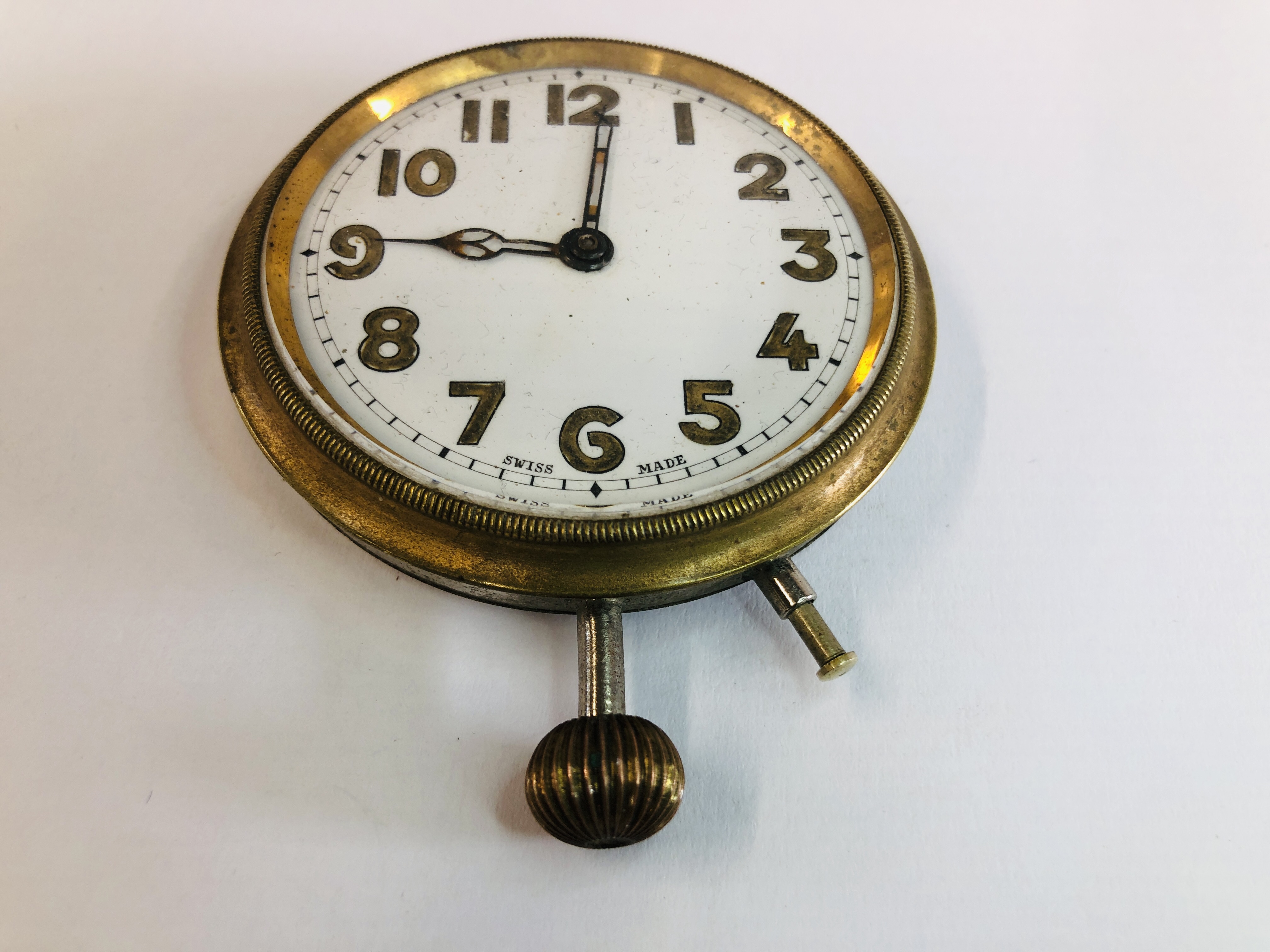 A VINTAGE SWISS MADE POCKET WATCH WITH ENAMEL DIAL. - Image 3 of 6