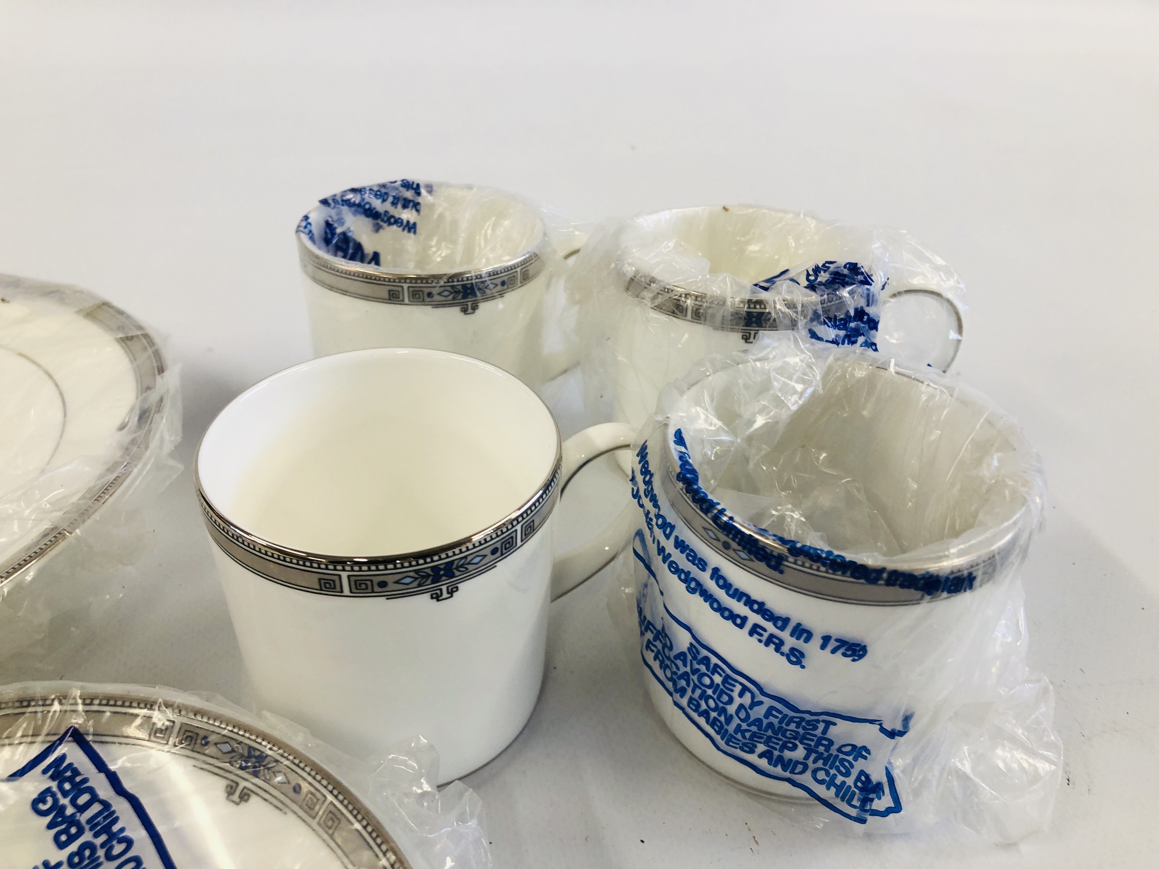 17 PIECES OF WEDGWOOD AMHERST DINNER AND COFFEE WARE INCLUDING CUPS, SAUCERS, - Image 8 of 8