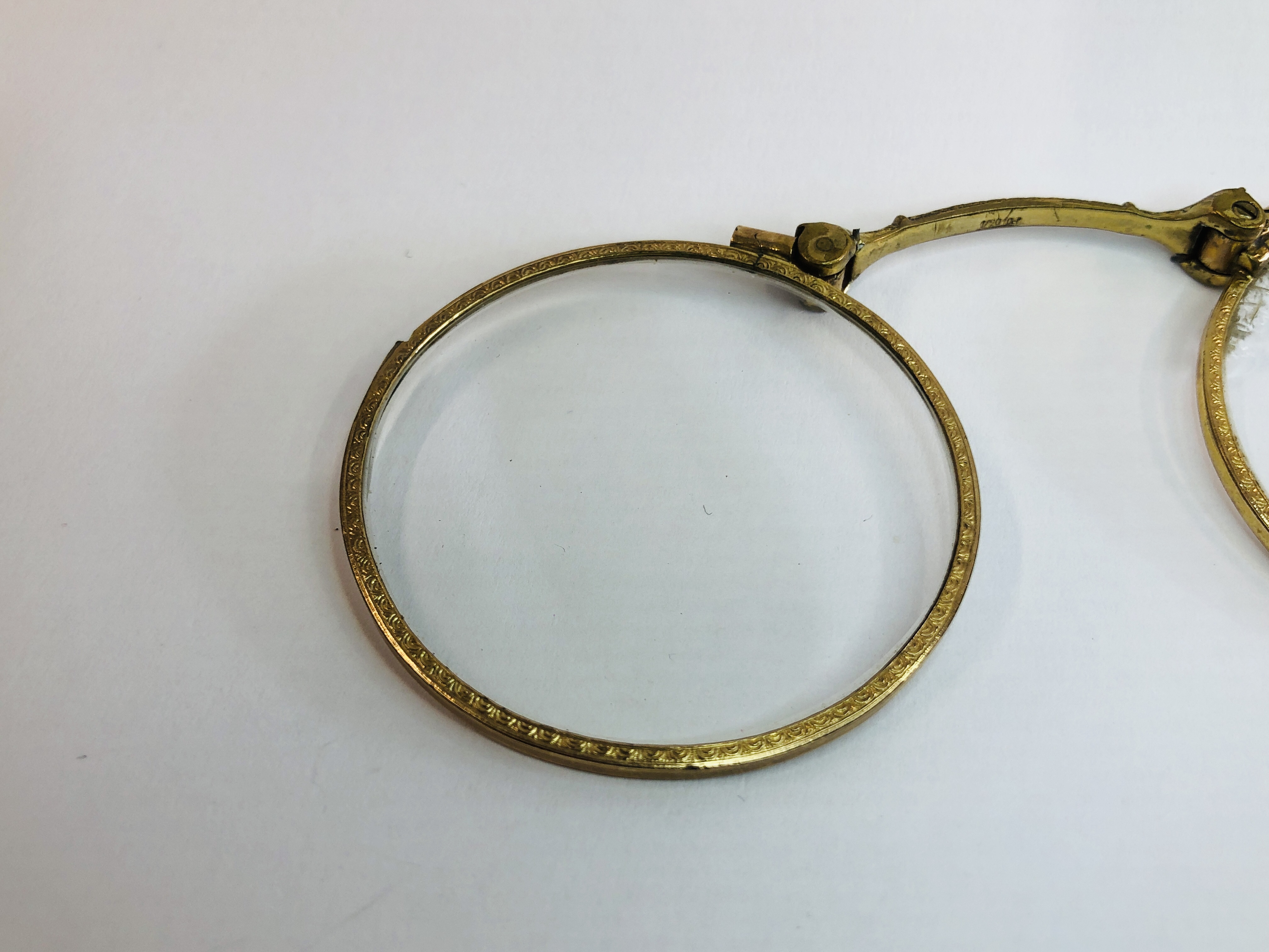 A FINE YELLOW METAL NECKLACE, - Image 6 of 21