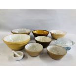 A GROUP OF VINTAGE MIXING BOWLS TO INCLUDE T. G.