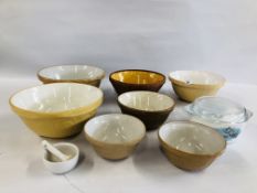 A GROUP OF VINTAGE MIXING BOWLS TO INCLUDE T. G.