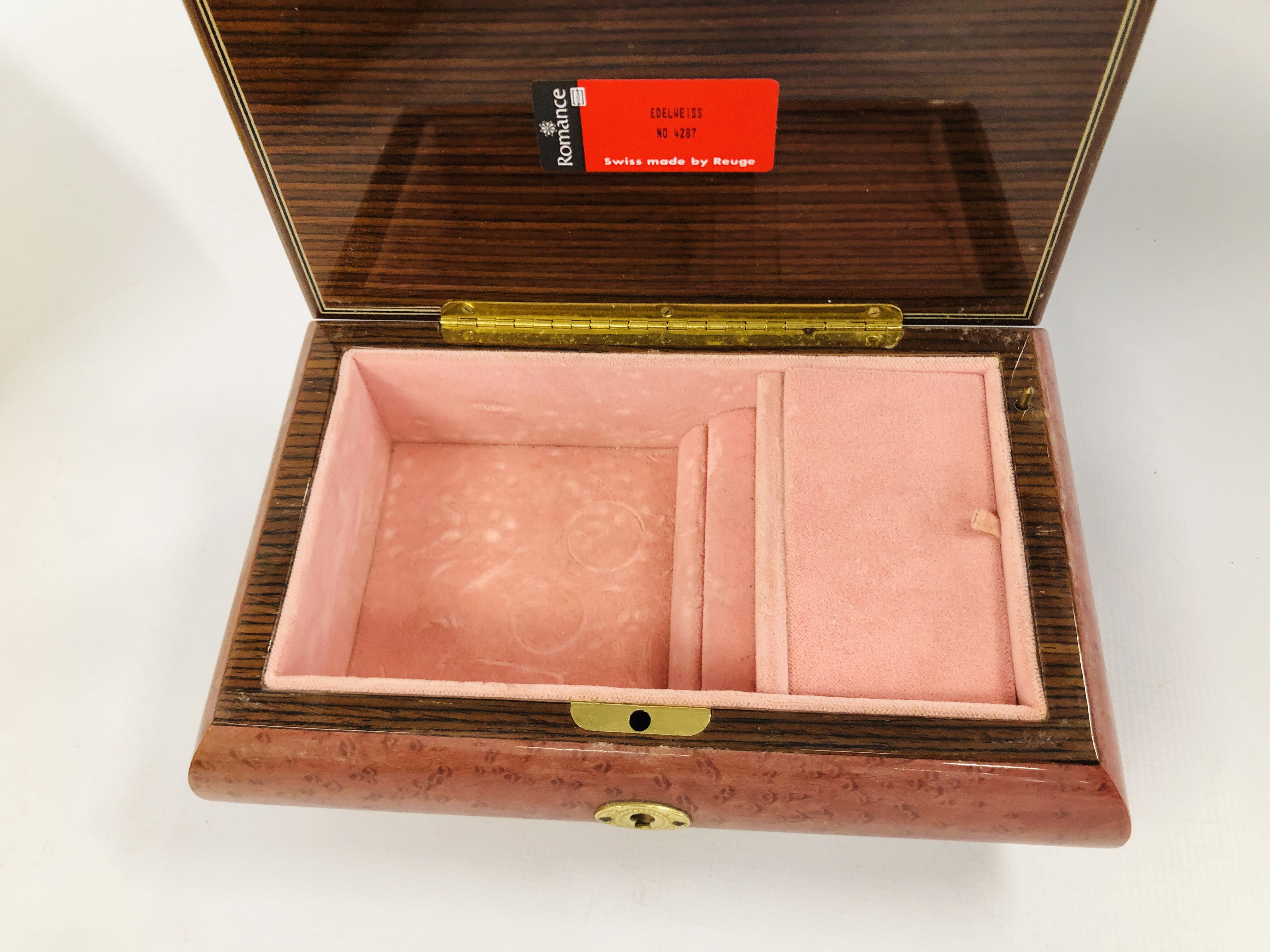 BOX CONTAINING AS NEW FASHION EARRINGS AND 2 JEWELLERY BOXES. - Image 7 of 8