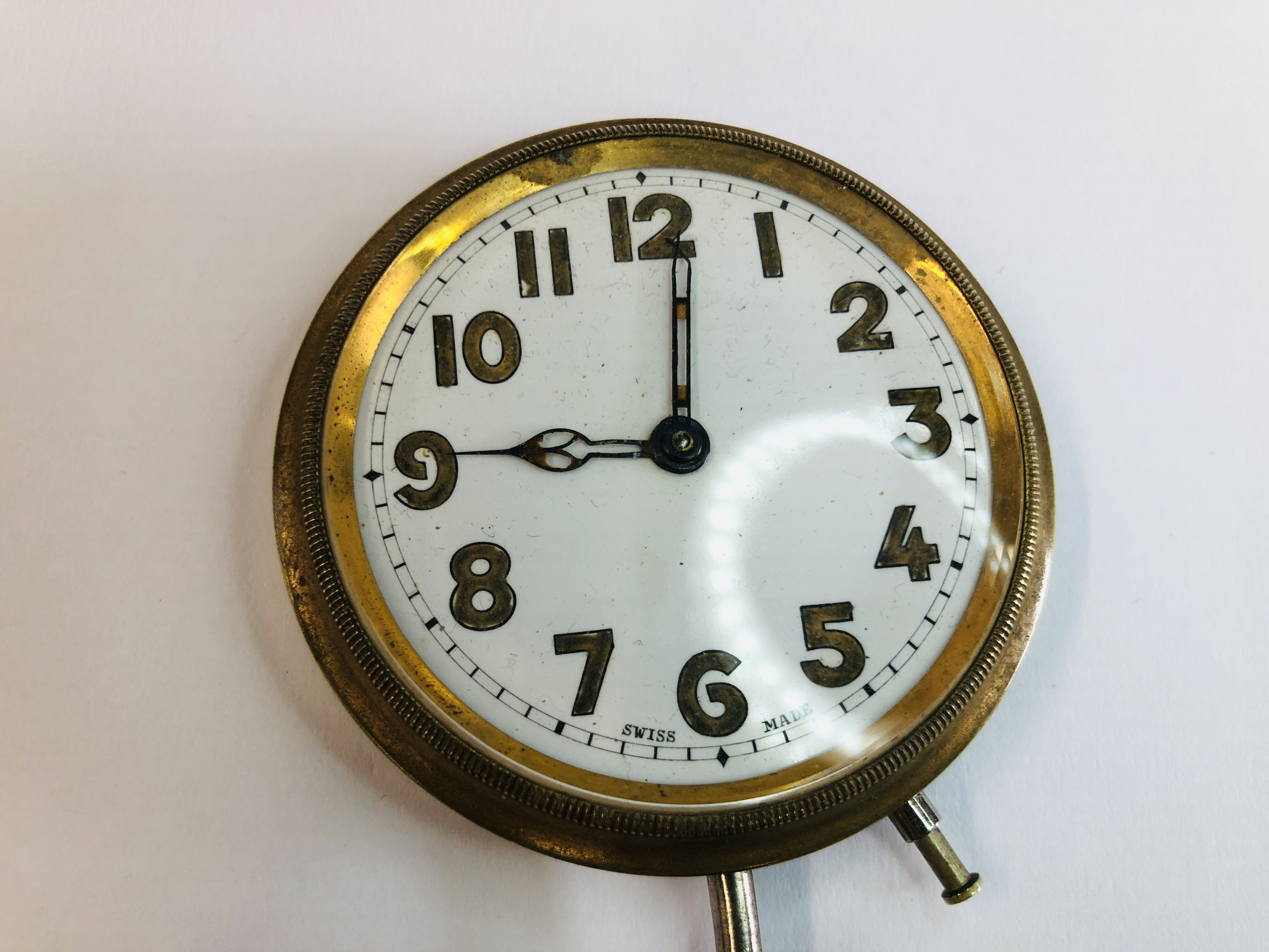 A VINTAGE SWISS MADE POCKET WATCH WITH ENAMEL DIAL. - Image 2 of 6