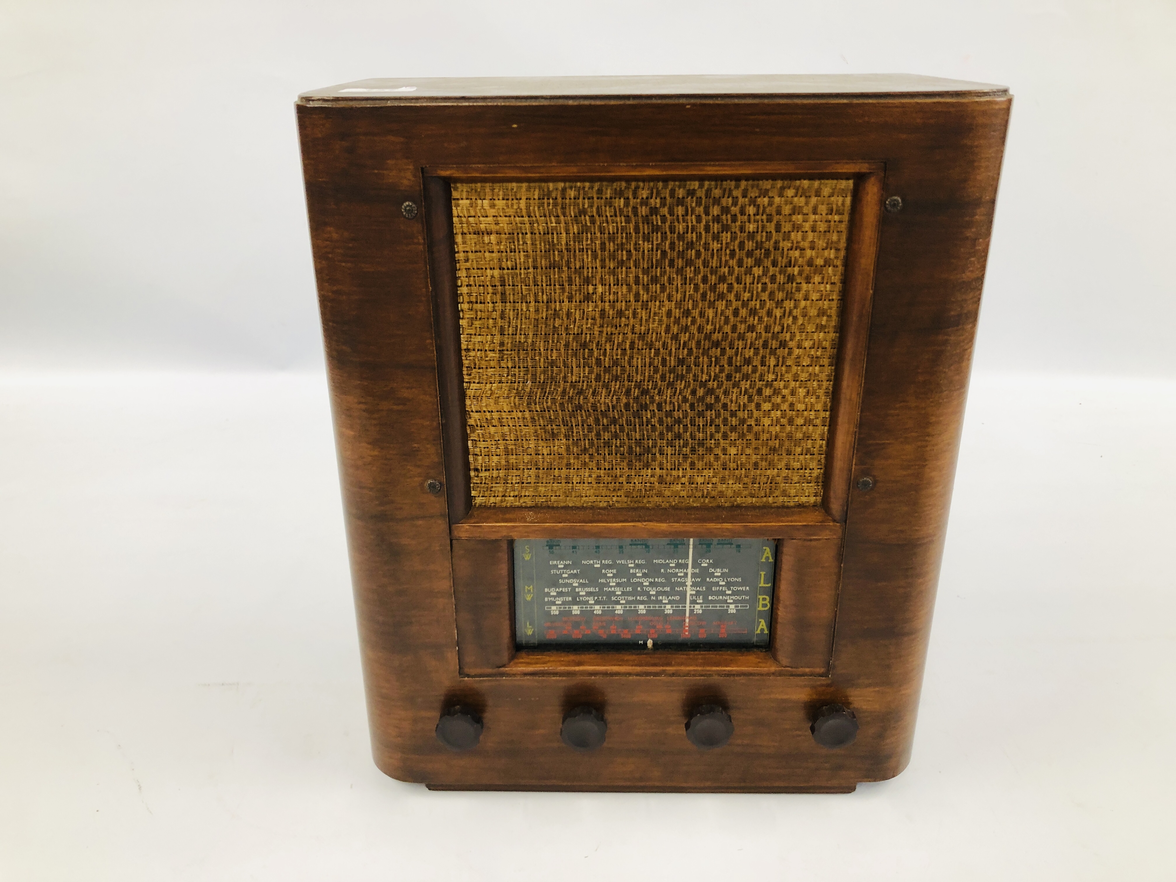 A VINTAGE ALBA RADIO - H 43CM X W 36CM X D 21CM - COLLECTORS ITEM ONLY - SOLD AS SEEN.