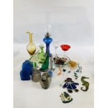 A COLLECTION OF ART GLASS TO INCLUDE BLUE GLASS TWISTED FORT OIL LAMP, FISH, GREEN GLASS DECANTER,