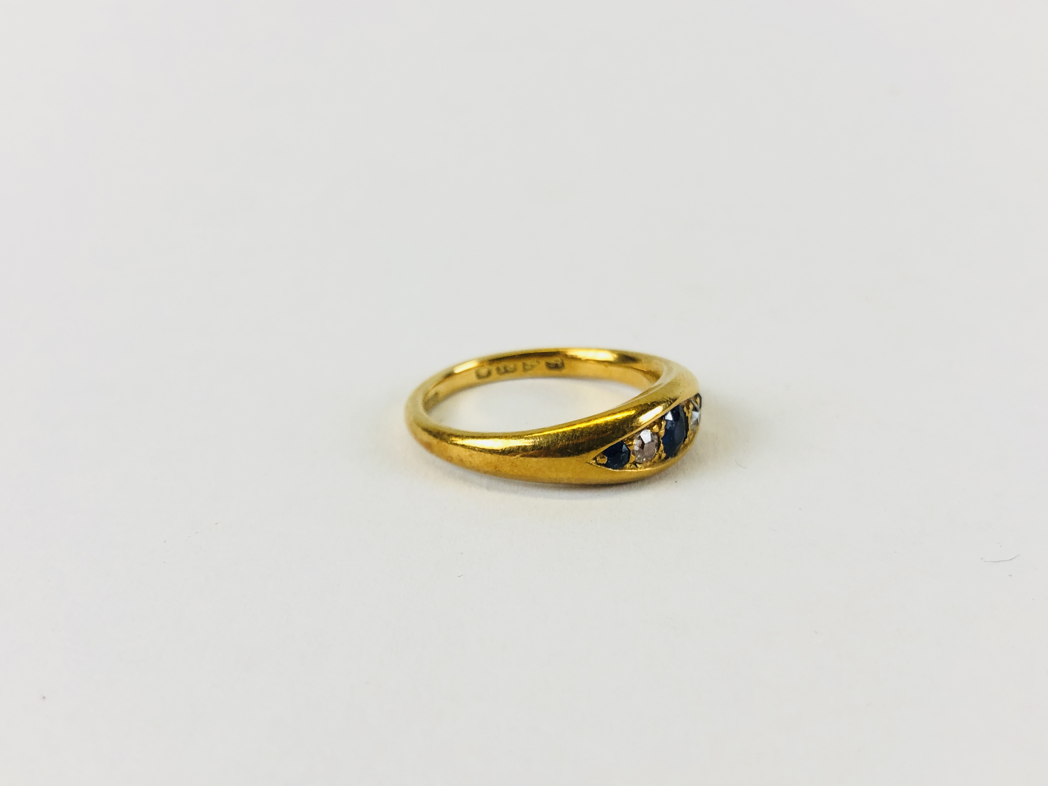 AN ANTIQUE 18CT GOLD DIAMOND AND SAPPHIRE GYPSY RING. - Image 3 of 12