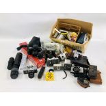 A BOX CONTAINING ASSORTED CAMERA EQUIPMENT INCL.