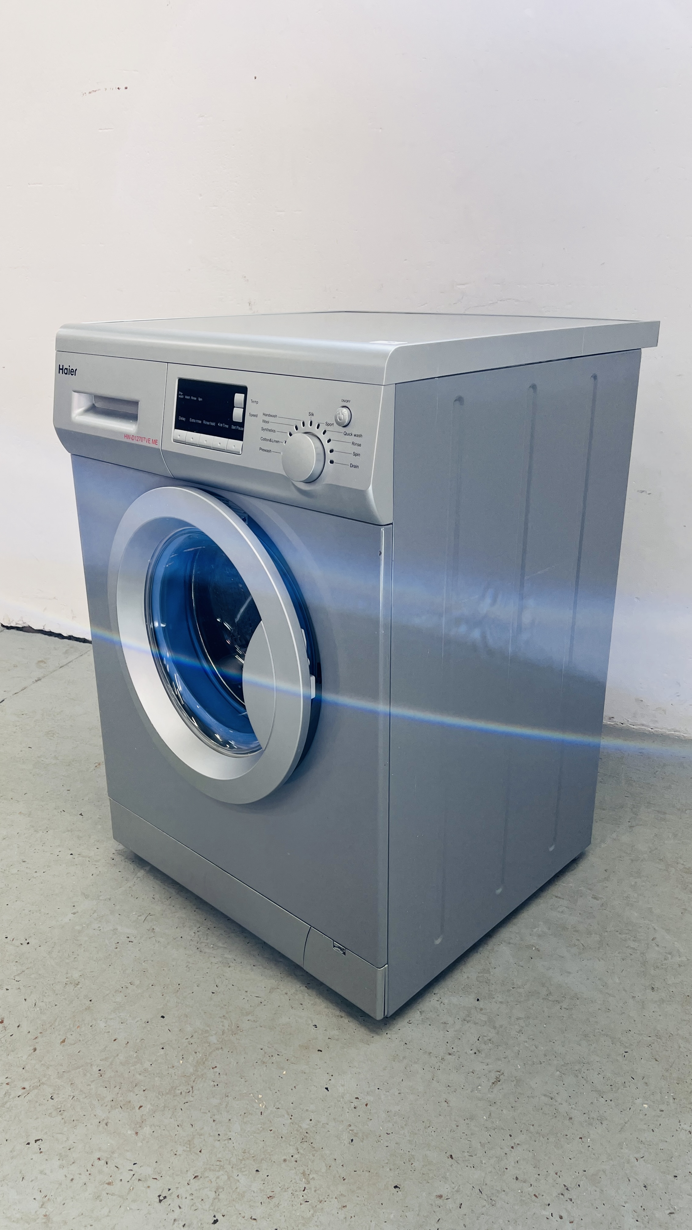 A HAIER SILVER FINISH WASHING MACHINE - SOLD AS SEEN. - Image 6 of 6