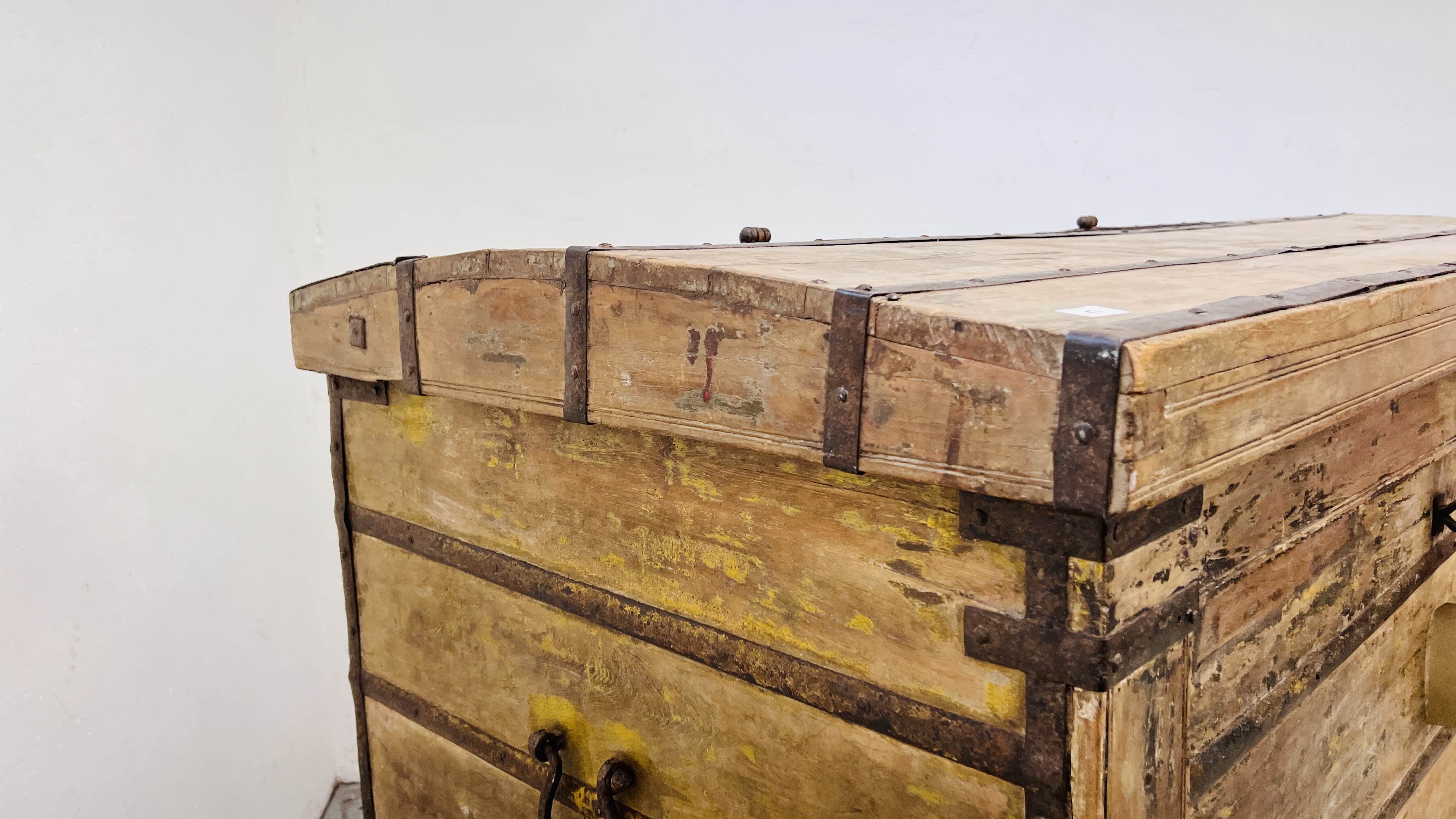 AN EXTREMELY LARGE RAJASTHANI 19th CENTURY DOWRY CHEST - 158CM W X 81CM D X 123CM H. - Image 7 of 30