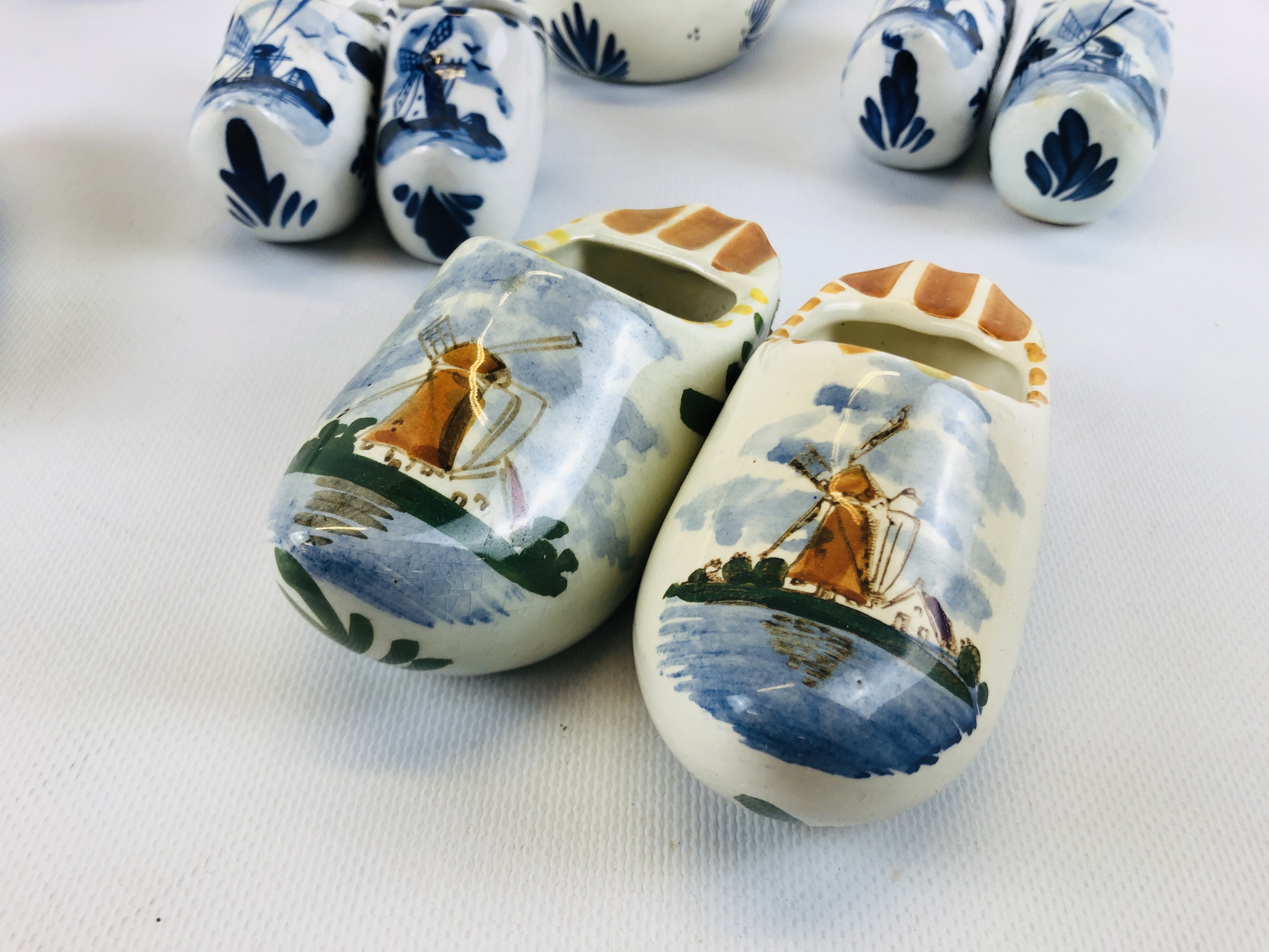 A GROUP OF ASSORTED DELFT CLOGS TO INCLUDE SOME PAIRS. - Image 2 of 10