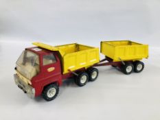 A VINTAGE 1970S 'TONKA' TANDEM MECHANICAL TRUCK AND TRAILER