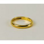 A 22CT GOLD WEDDING BAND.