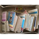 BOX WITH A COLLECTION OF FOOTBALL TRADE AND BUBBLE GUM CARDS, ANGLO-AMERICAN WAX WRAPPERS,