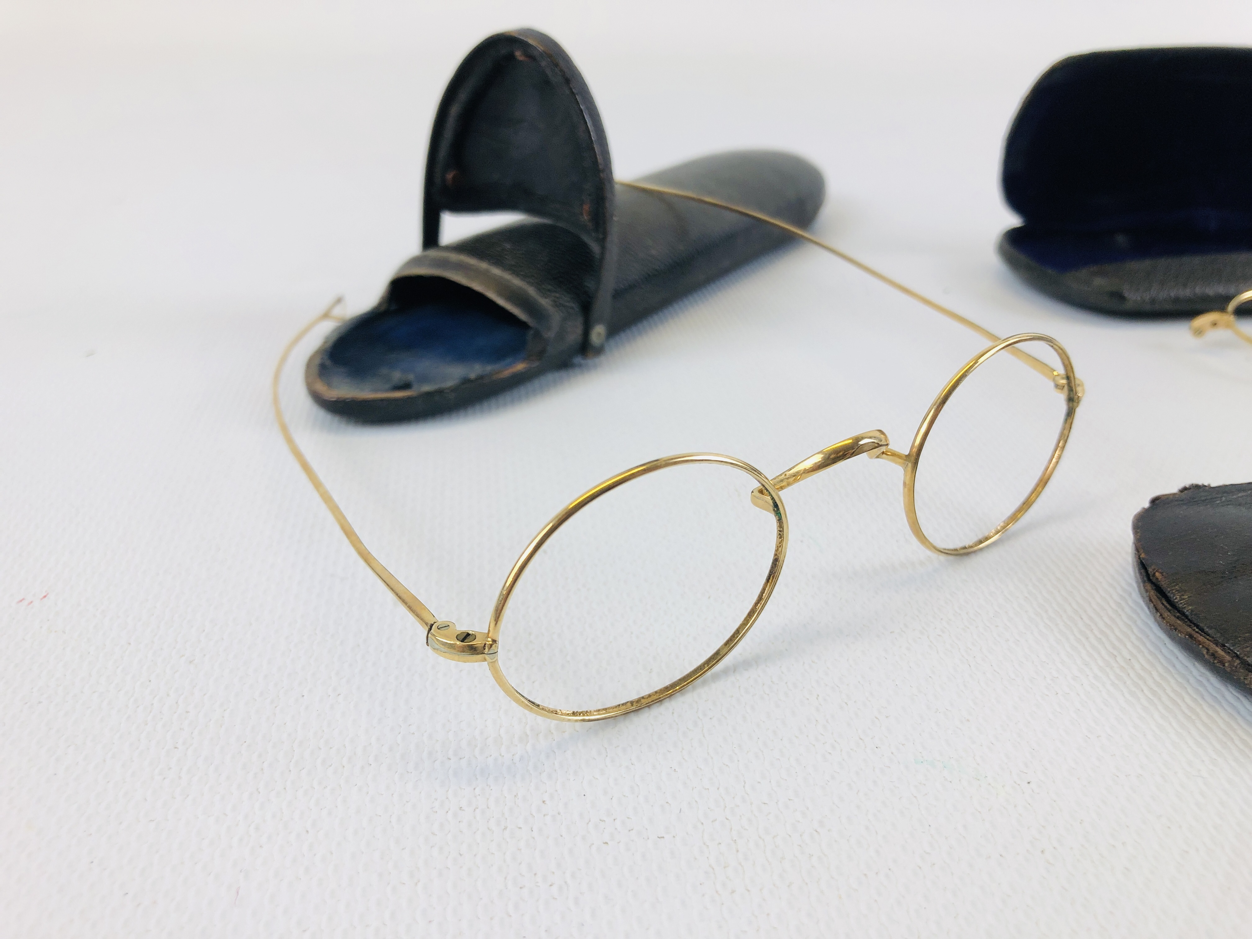 A GROUP OF VINTAGE GLASSES FRAMES TO INCLUDE TWO PAIRS OF YELLOW METAL EXAMPLES. - Image 2 of 11