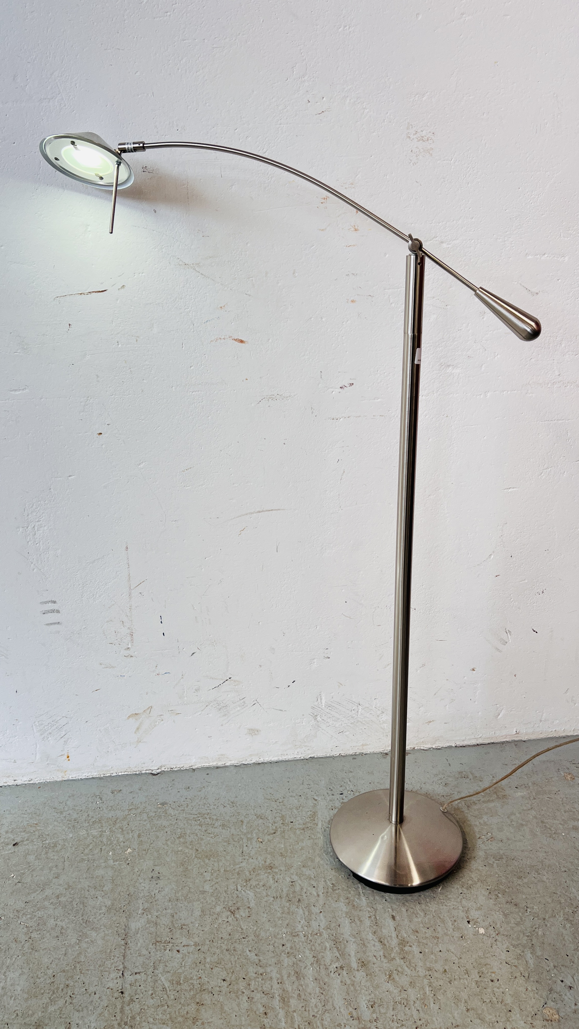 A MODERN STAINLESS FINISH ADJUSTABLE READING LIGHT - SOLD AS SEEN.