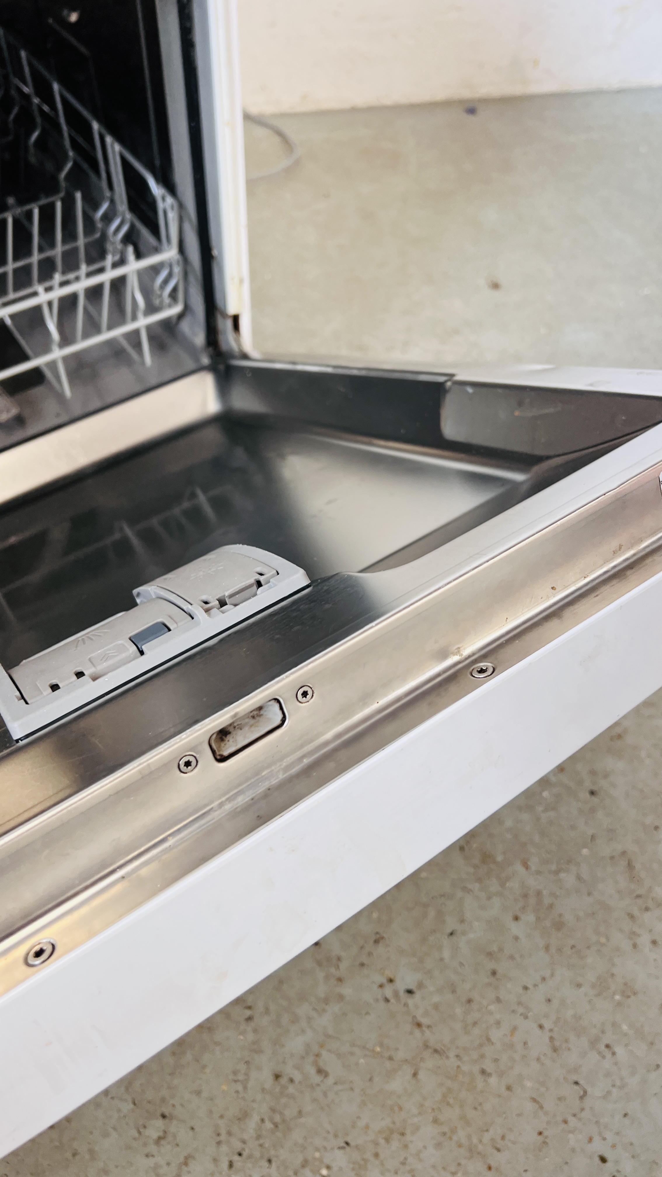 A BOSCH DISHWASHER - SOLD AS SEEN. - Image 8 of 9